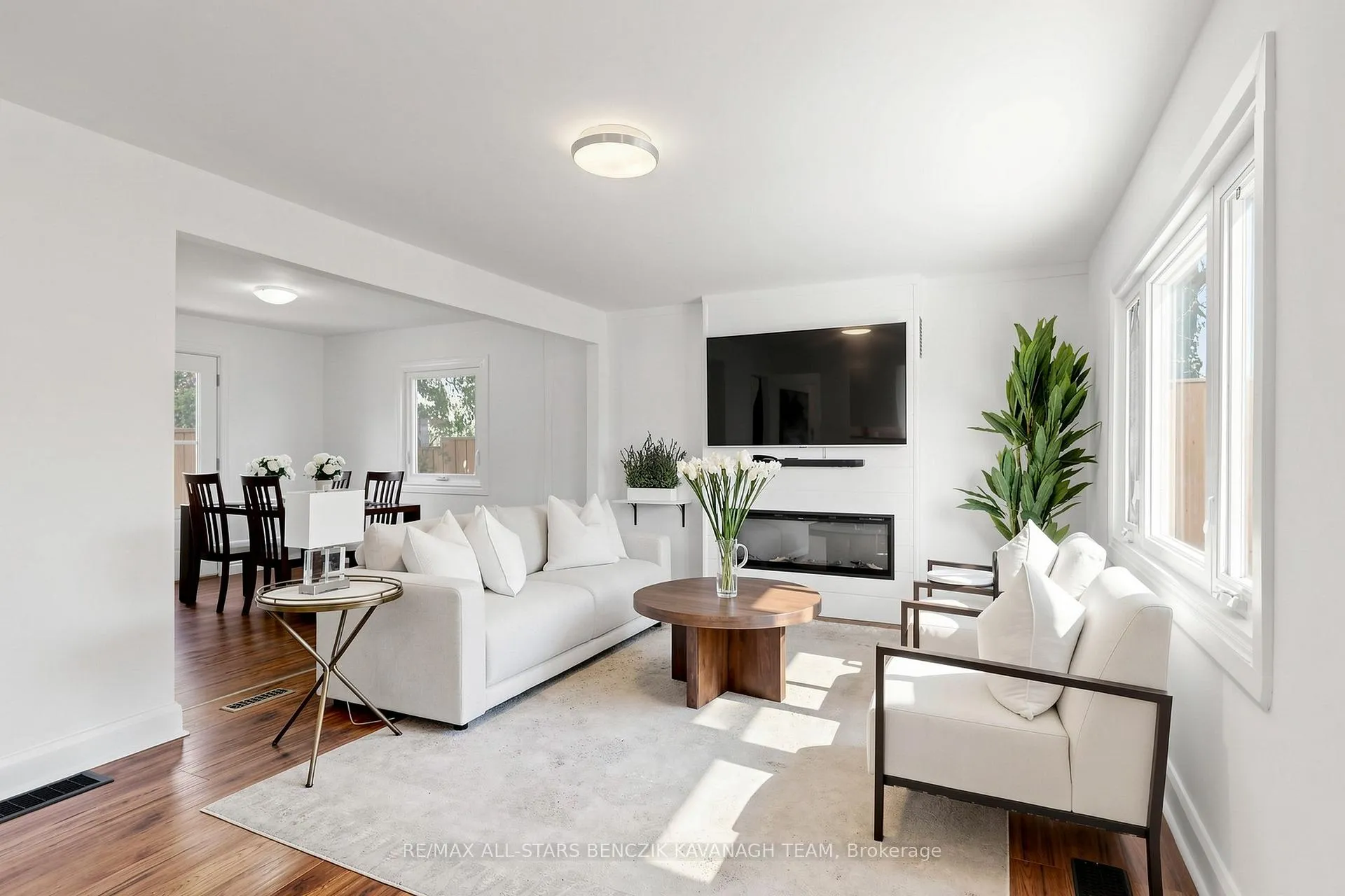 Photo 5 of 522 Sheppard Avenue, Pickering, Woodlands — HOMEH