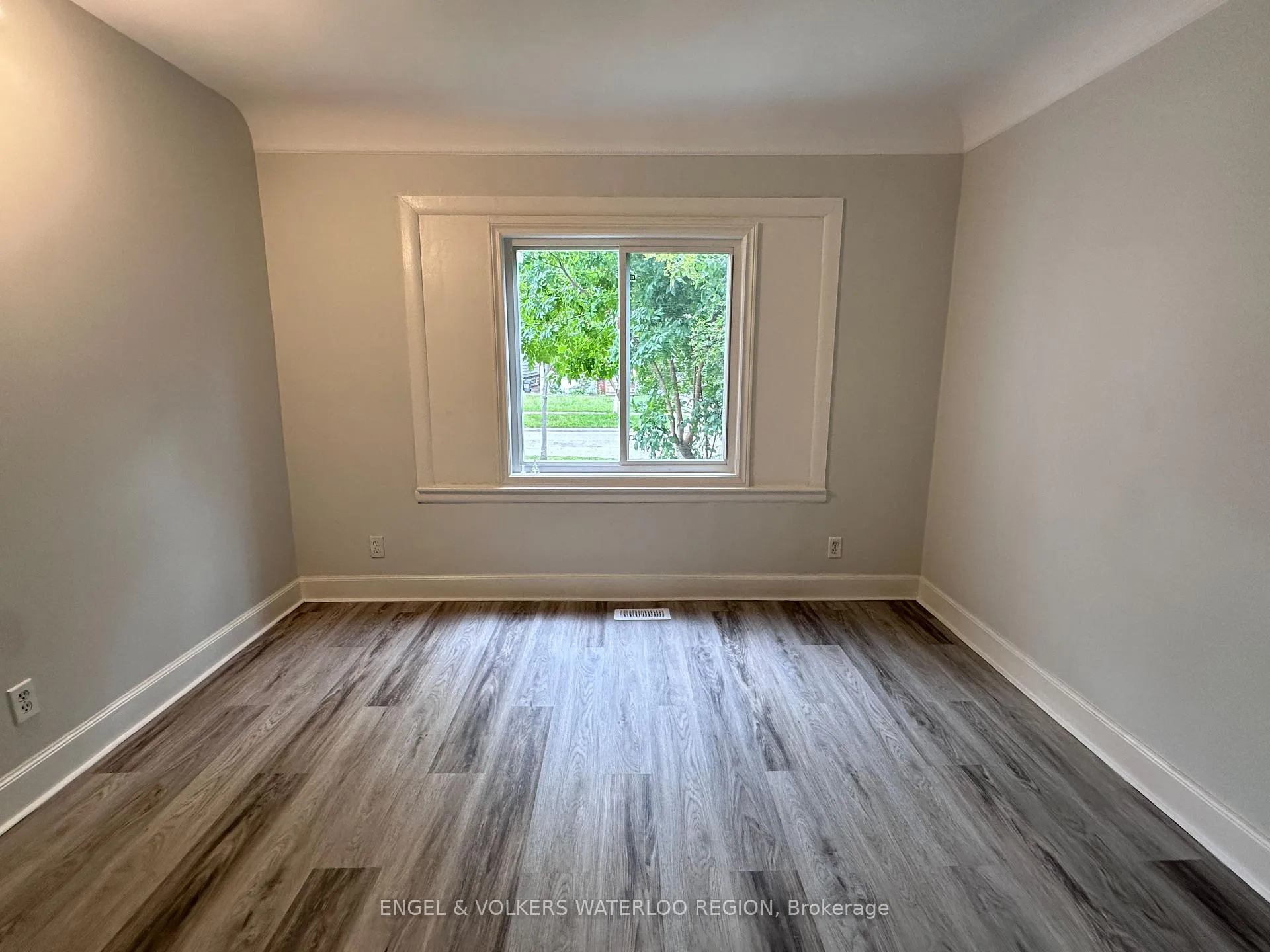 Photo 9 of 738 Randolph Avenue, Windsor, Windsor University District — HOMEH