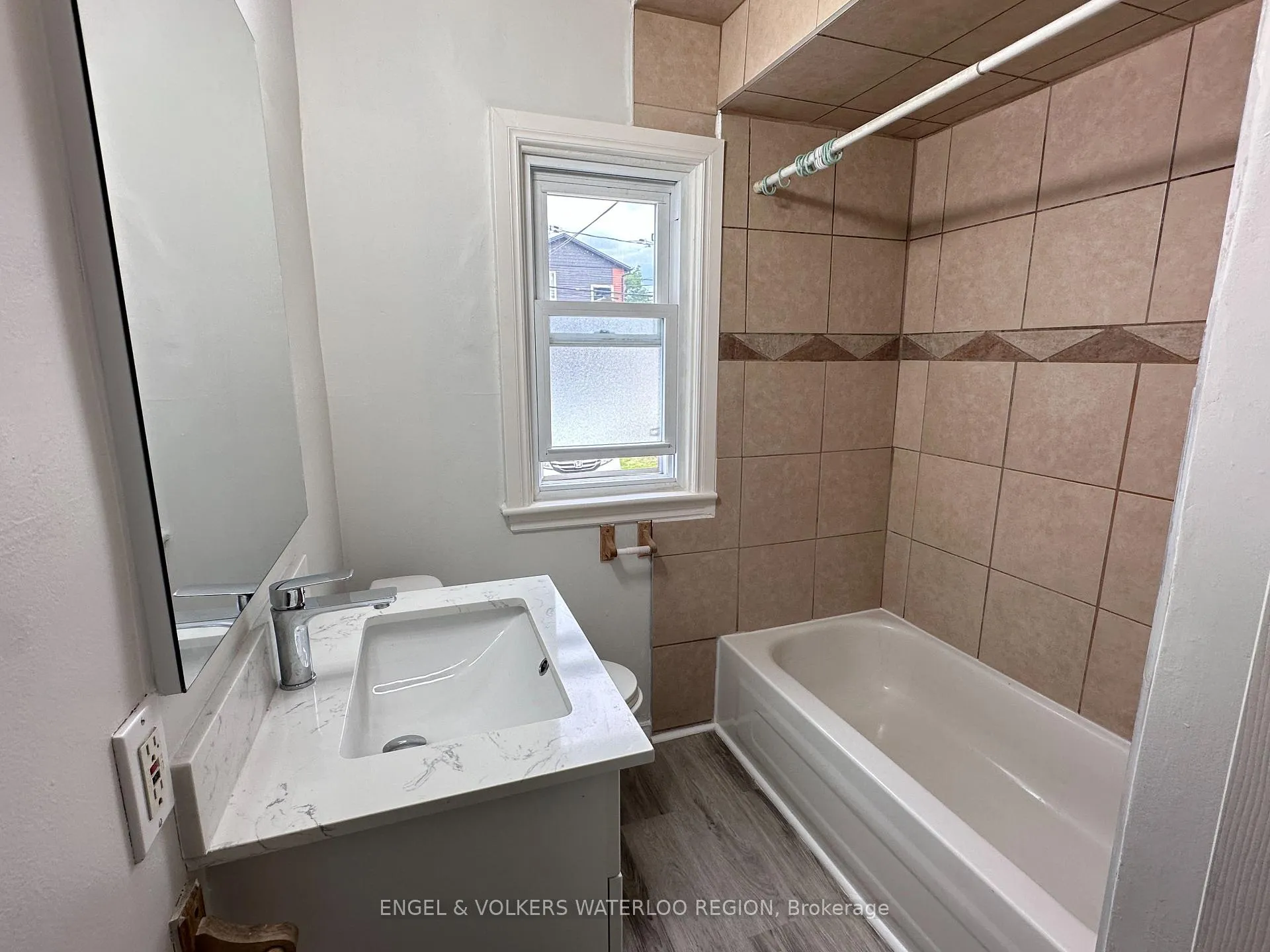 Photo 13 of 738 Randolph Avenue, Windsor, Windsor University District — HOMEH