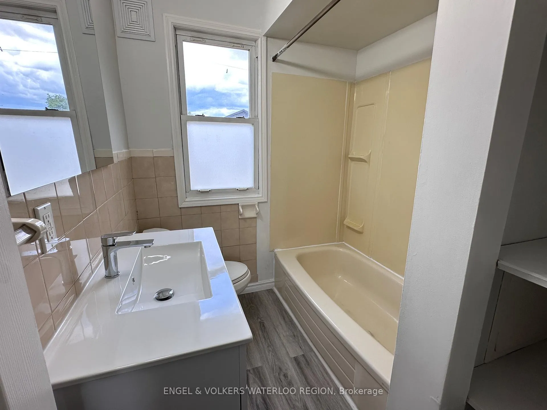 Photo 23 of 738 Randolph Avenue, Windsor, Windsor University District — HOMEH
