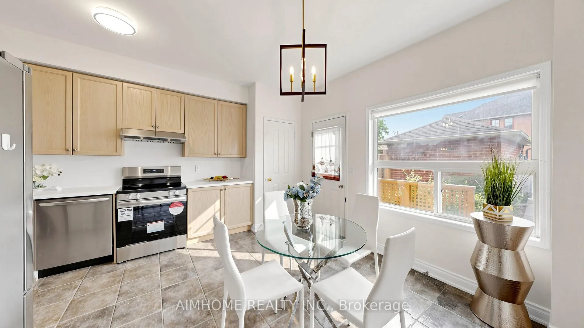 Photo 10 of 87 Bur Oak Avenue, Markham, Berczy — HOMEH
