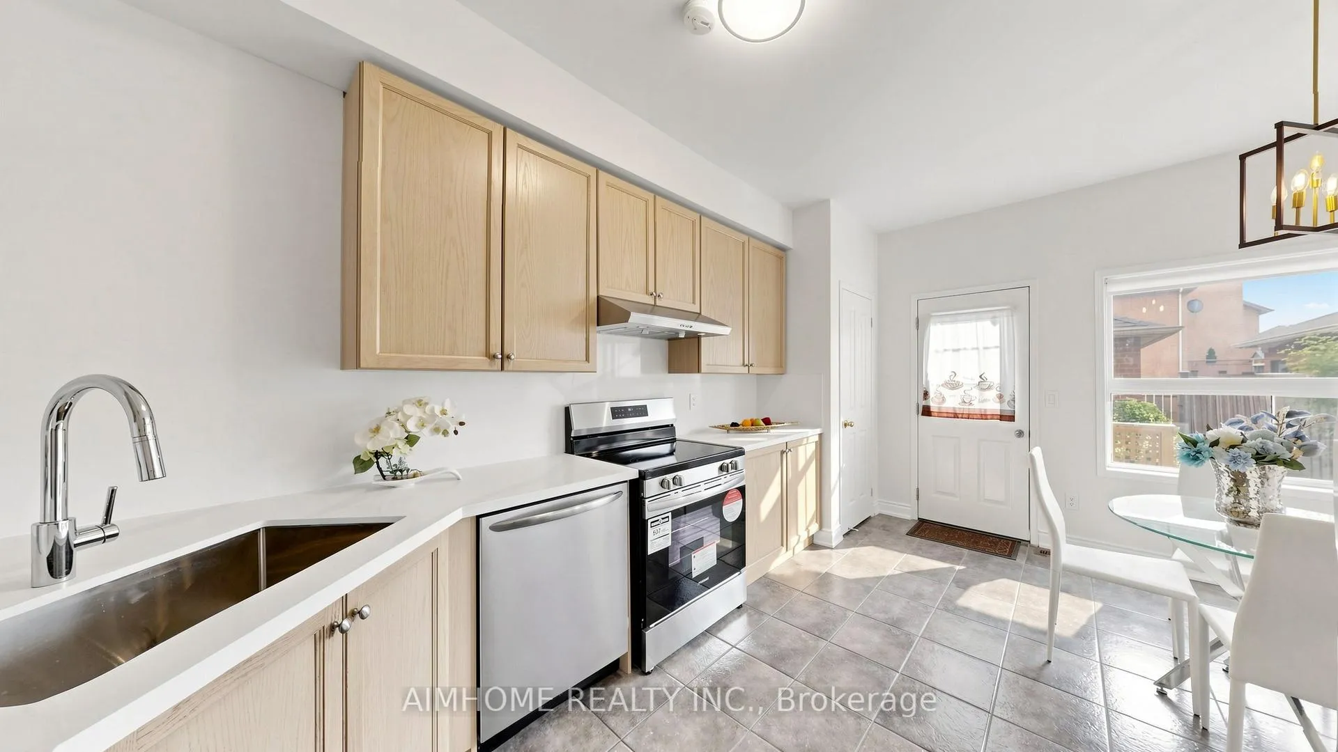 Photo 14 of 87 Bur Oak Avenue, Markham, Berczy — HOMEH
