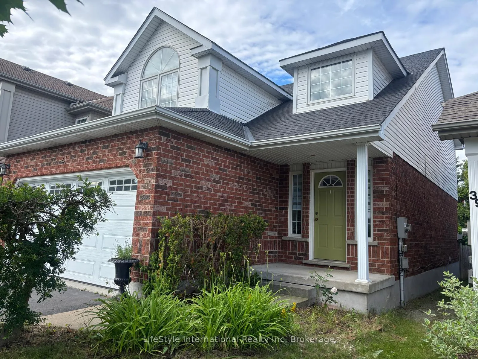 Photo 2 of 41 Camm Crescent, Guelph, Pineridge/Westminster Woods — HOMEH
