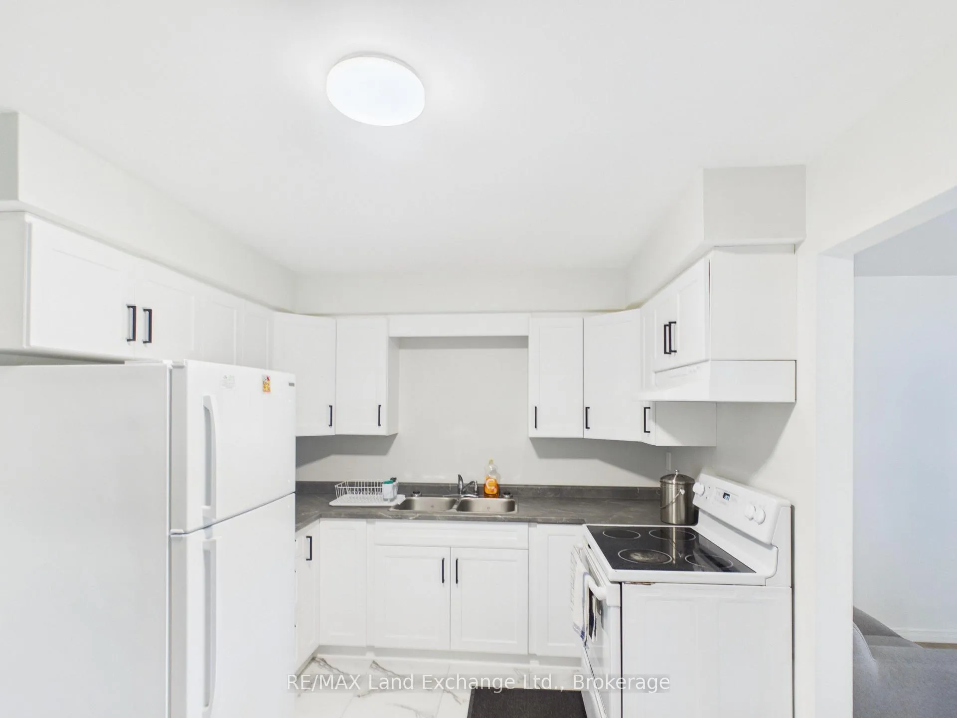 Photo 3 of 634 Hunter Street, Kincardine — HOMEH