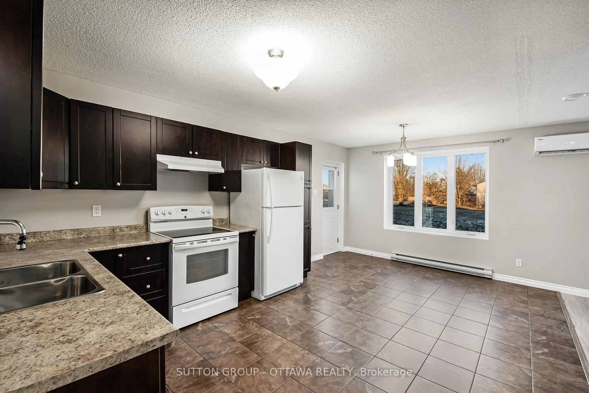 Photo 4 of Unit 2, 2461 Dunning Road, Ottawa, Cumberland West — HOMEH