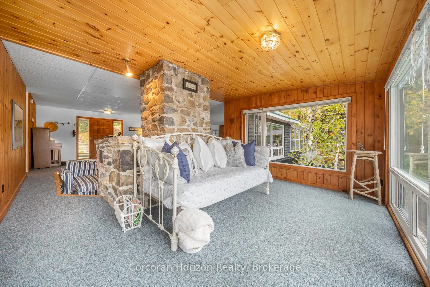 Photo 17 of 26 Sharon Park Drive, McKellar — HOMEH