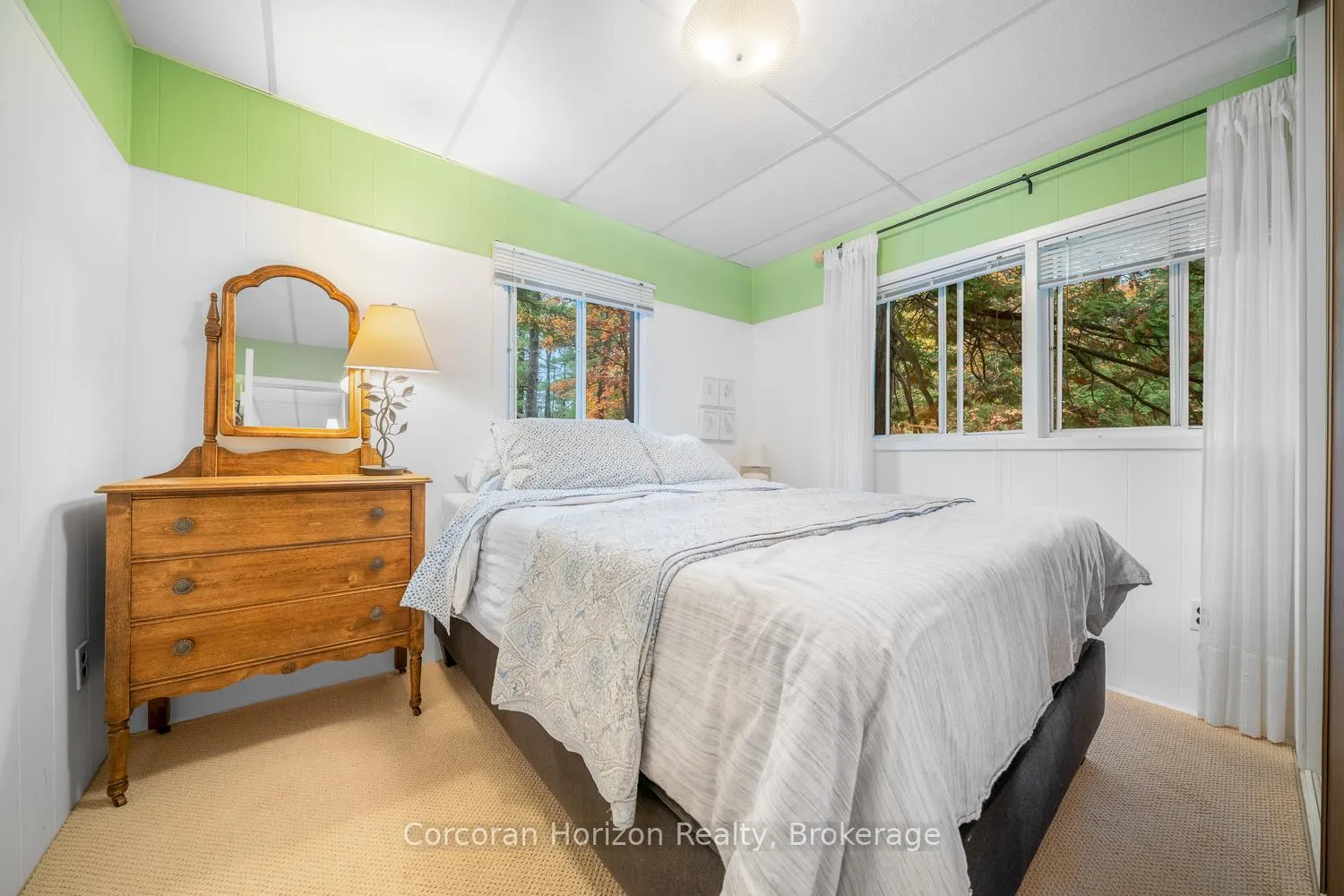 Photo 18 of 26 Sharon Park Drive, McKellar — HOMEH