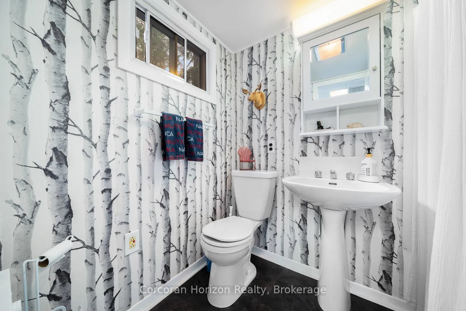Photo 21 of 26 Sharon Park Drive, McKellar — HOMEH