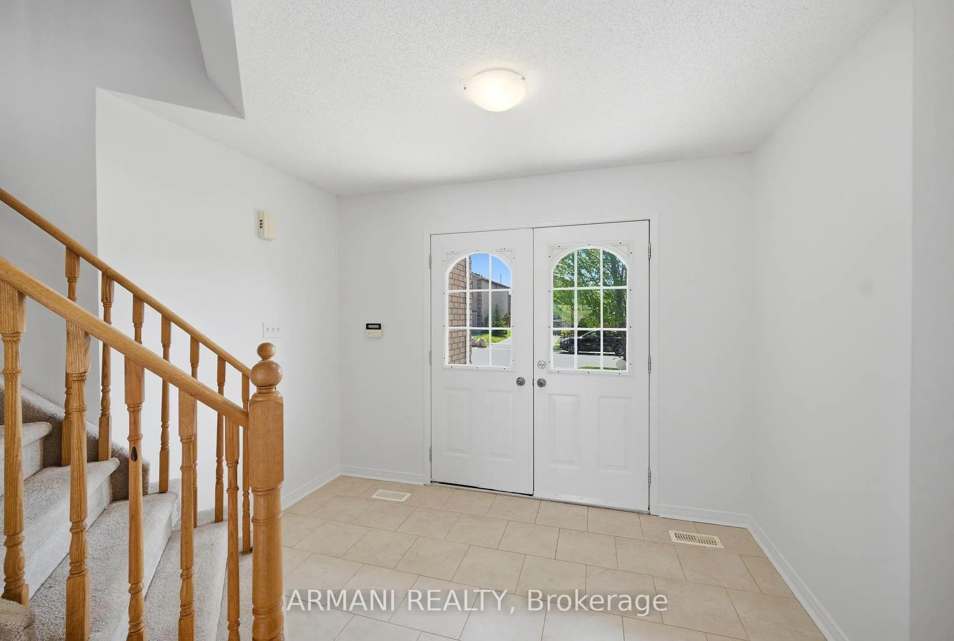 Photo 4 of 30 Booth Lane, Barrie, Painswick South — HOMEH