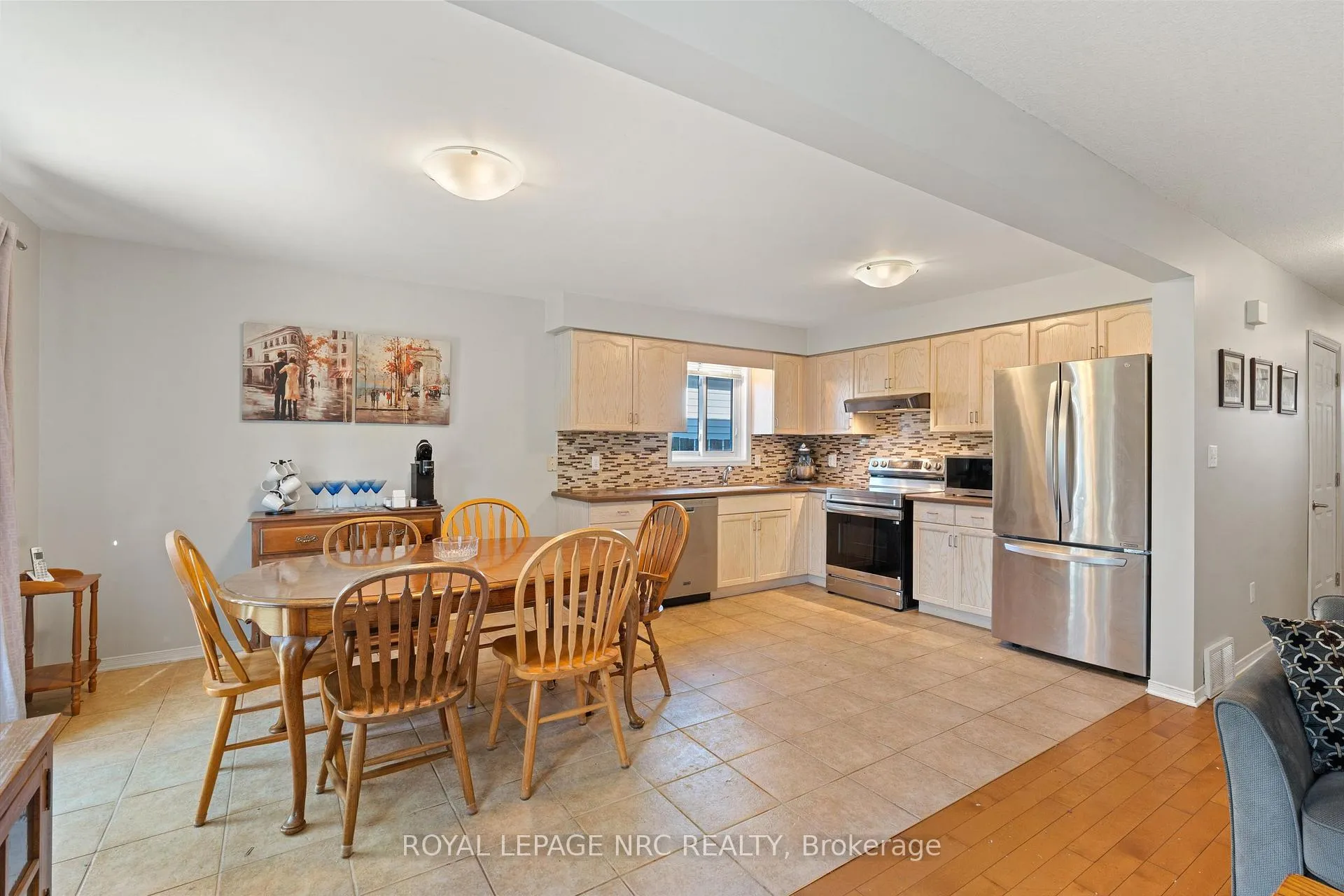 Photo 3 of 7722 Yvette Crescent, Niagara Falls, Ascot — HOMEH