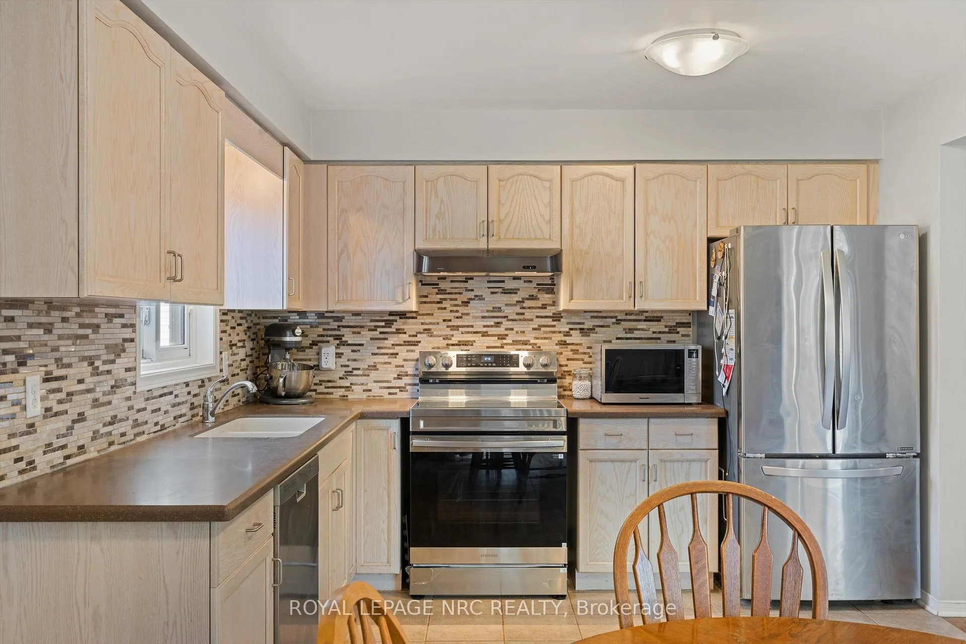 Photo 4 of 7722 Yvette Crescent, Niagara Falls, Ascot — HOMEH