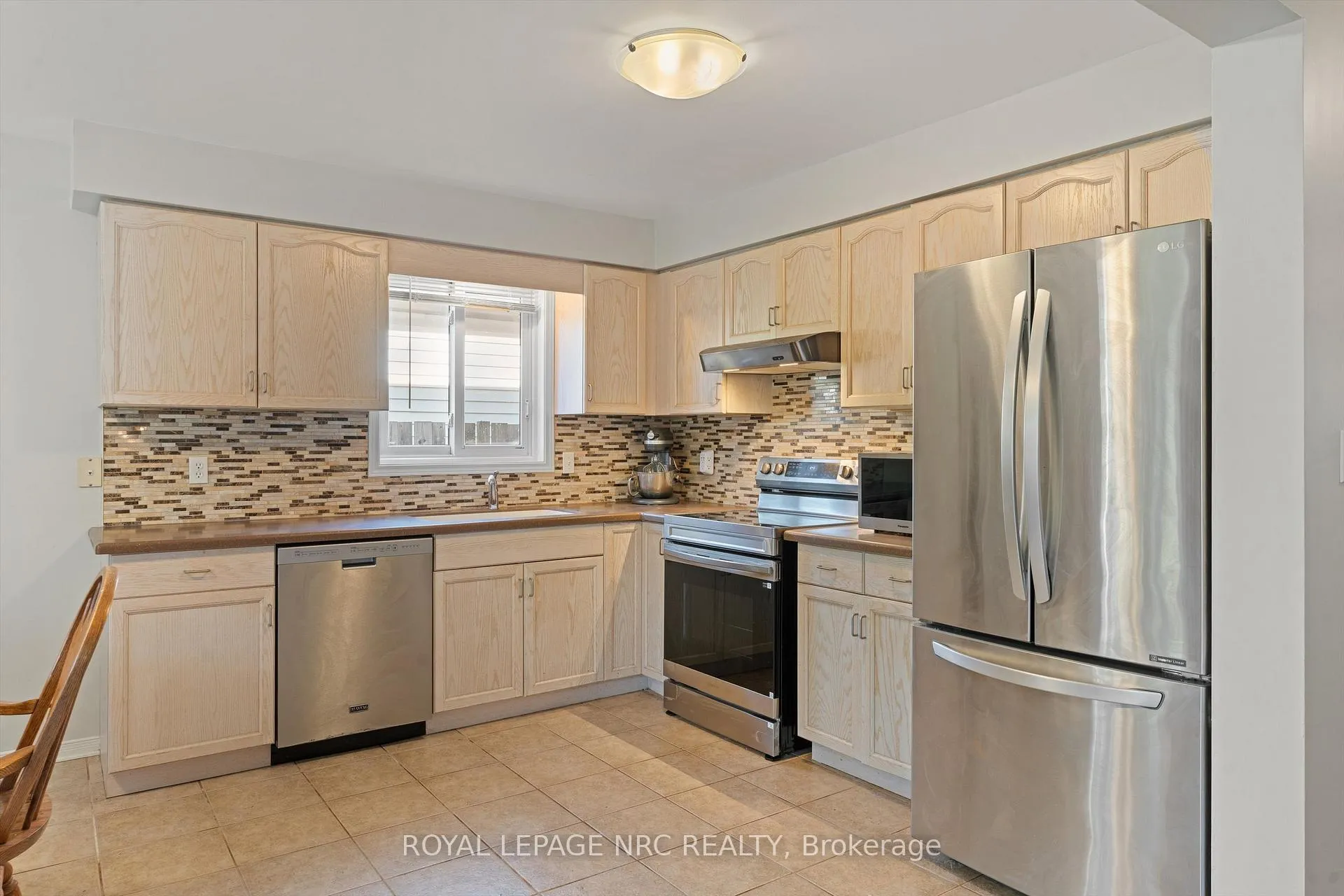 Photo 5 of 7722 Yvette Crescent, Niagara Falls, Ascot — HOMEH