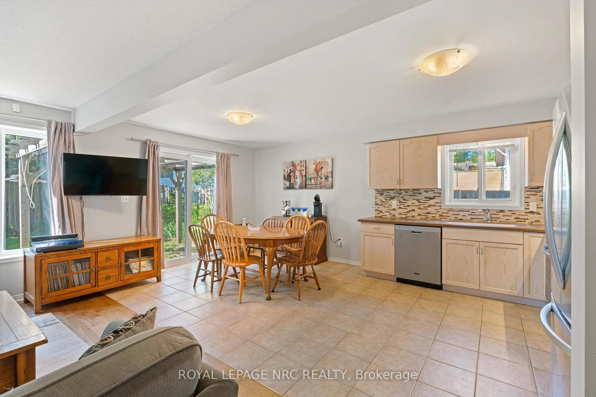 Photo 9 of 7722 Yvette Crescent, Niagara Falls, Ascot — HOMEH