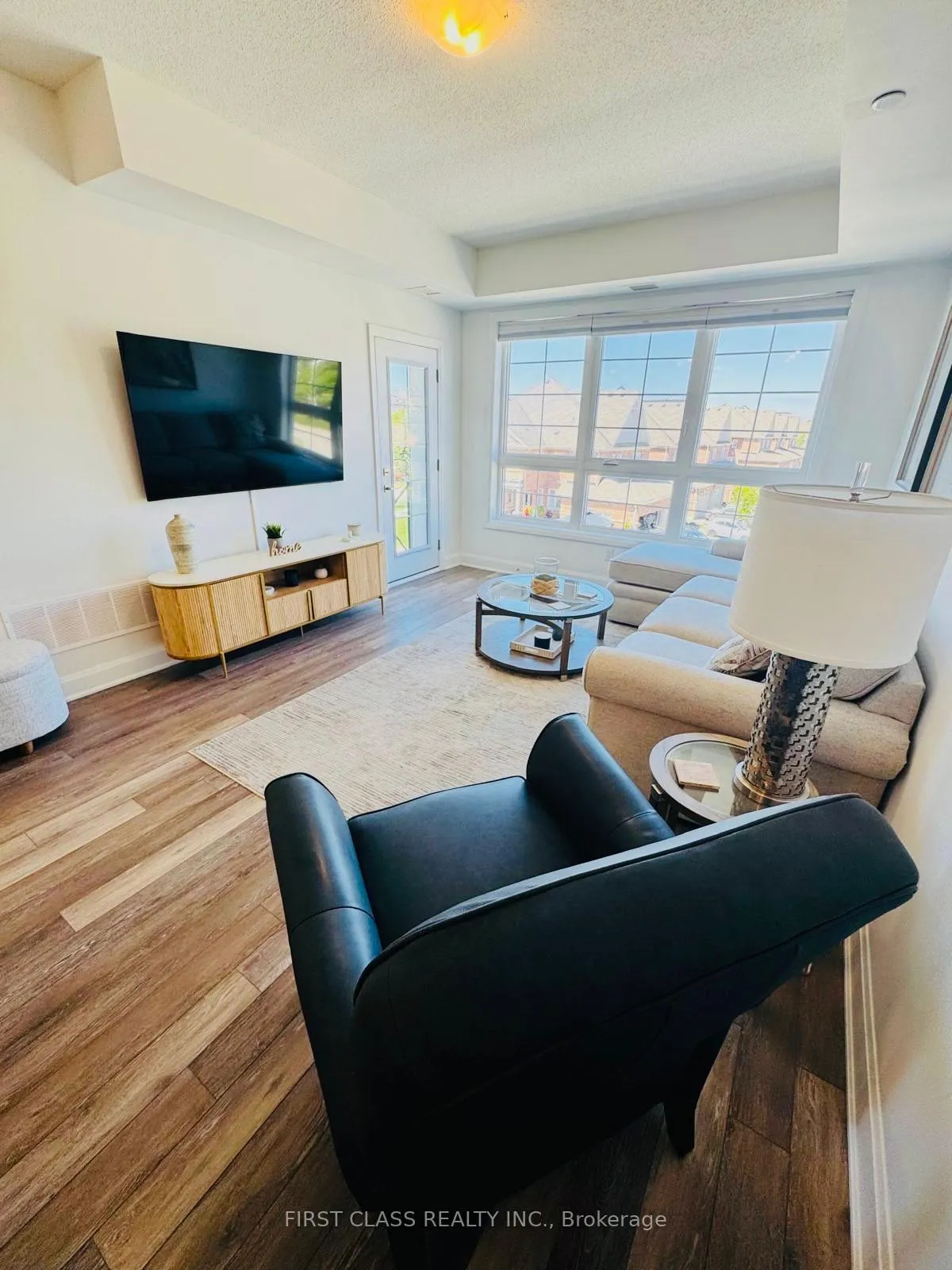 Photo 5 of Unit 306, 50 Lakebreeze Drive, Clarington, Newcastle — HOMEH