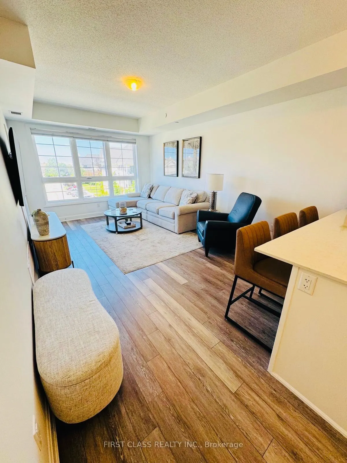 Photo 4 of Unit 306, 50 Lakebreeze Drive, Clarington, Newcastle — HOMEH