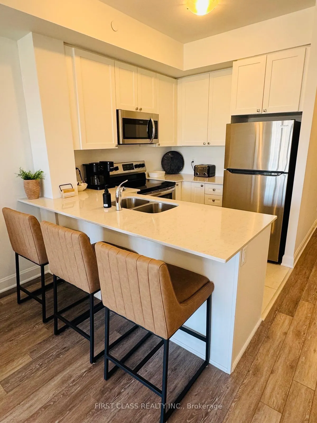Photo 8 of Unit 306, 50 Lakebreeze Drive, Clarington, Newcastle — HOMEH
