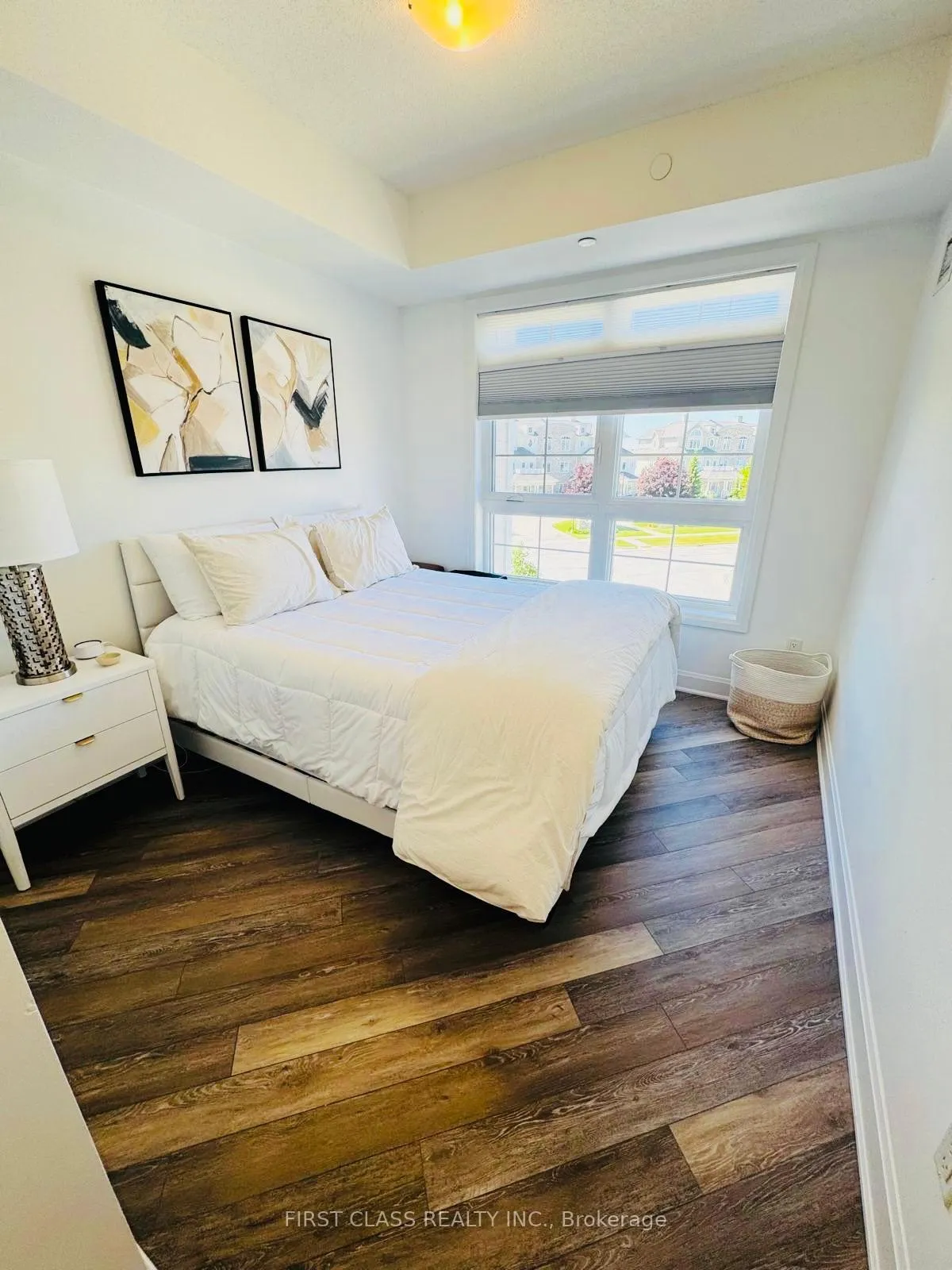 Photo 10 of Unit 306, 50 Lakebreeze Drive, Clarington, Newcastle — HOMEH