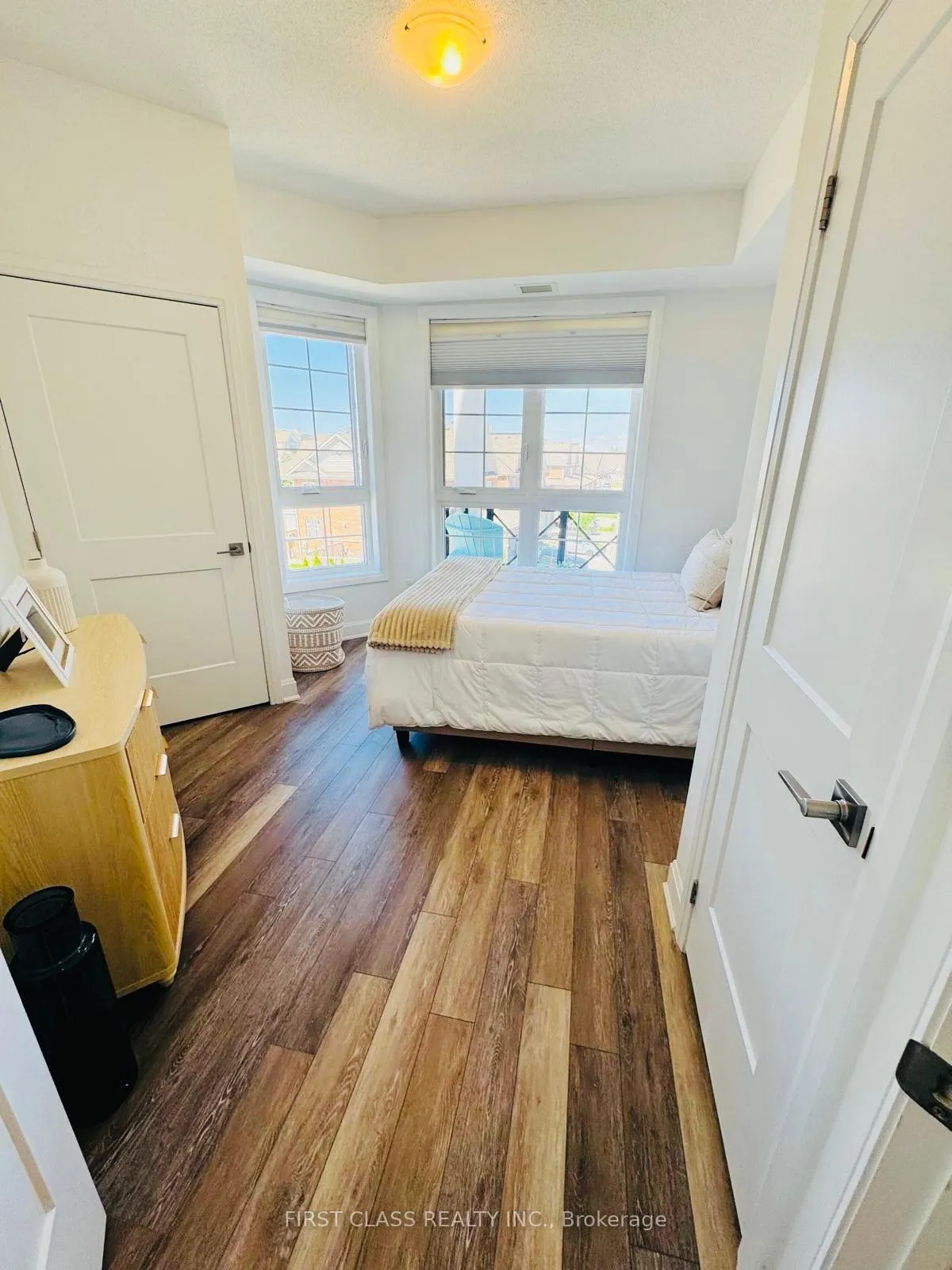 Photo 12 of Unit 306, 50 Lakebreeze Drive, Clarington, Newcastle — HOMEH