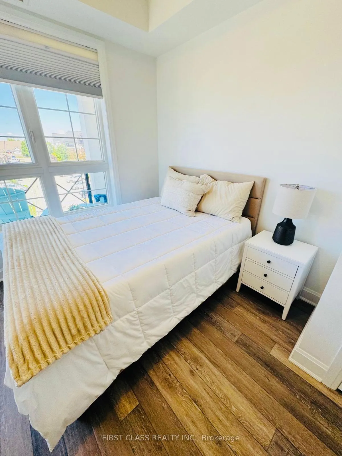 Photo 13 of Unit 306, 50 Lakebreeze Drive, Clarington, Newcastle — HOMEH