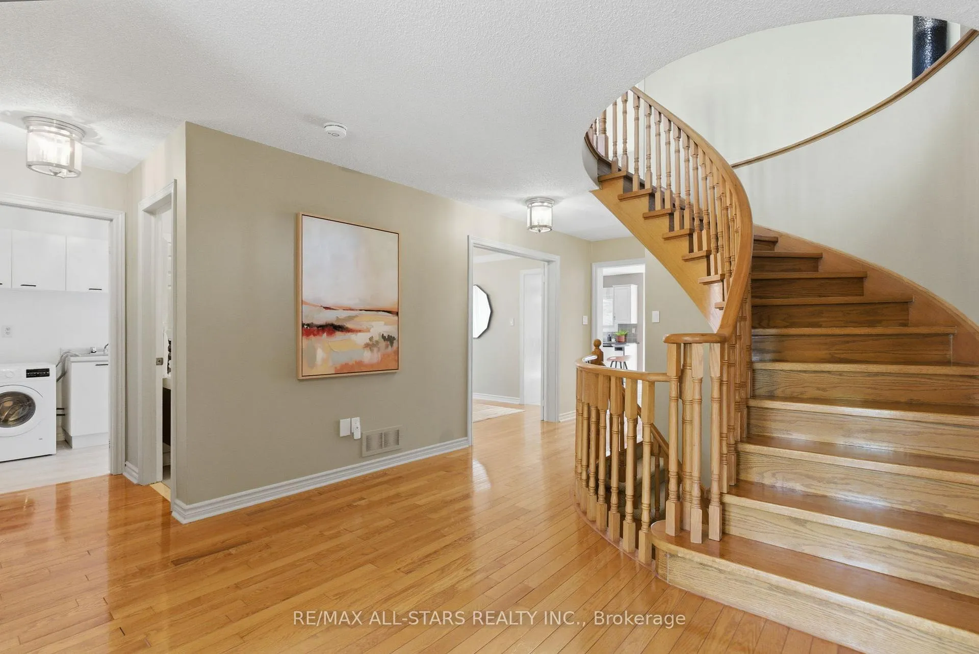 Photo 5 of 28 Testa Road, Uxbridge — HOMEH