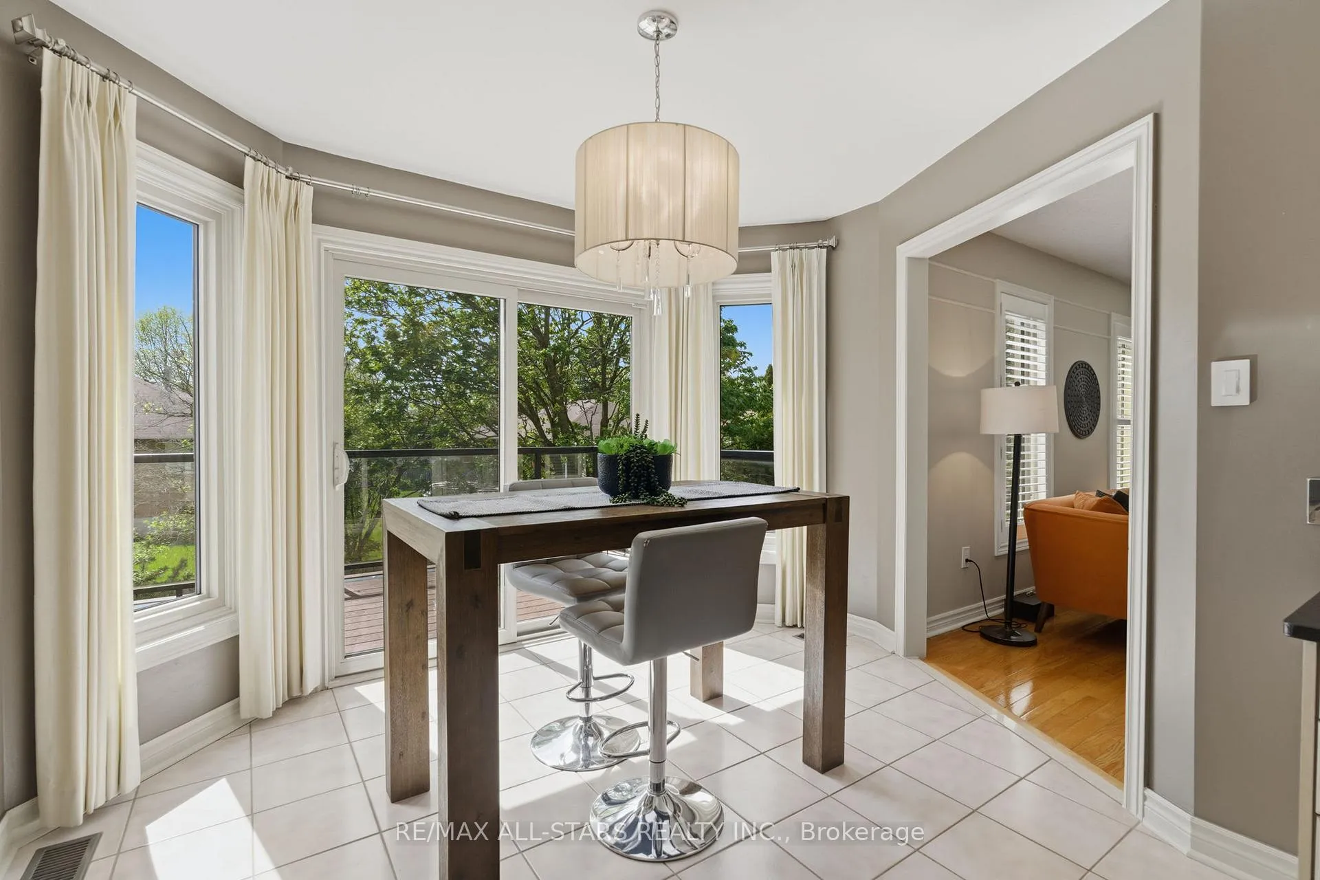Photo 11 of 28 Testa Road, Uxbridge — HOMEH