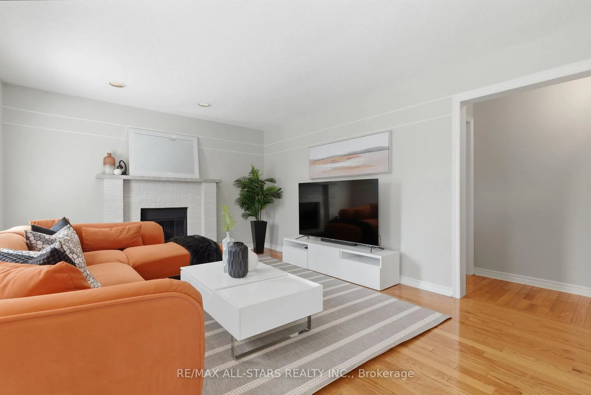 Photo 17 of 28 Testa Road, Uxbridge — HOMEH