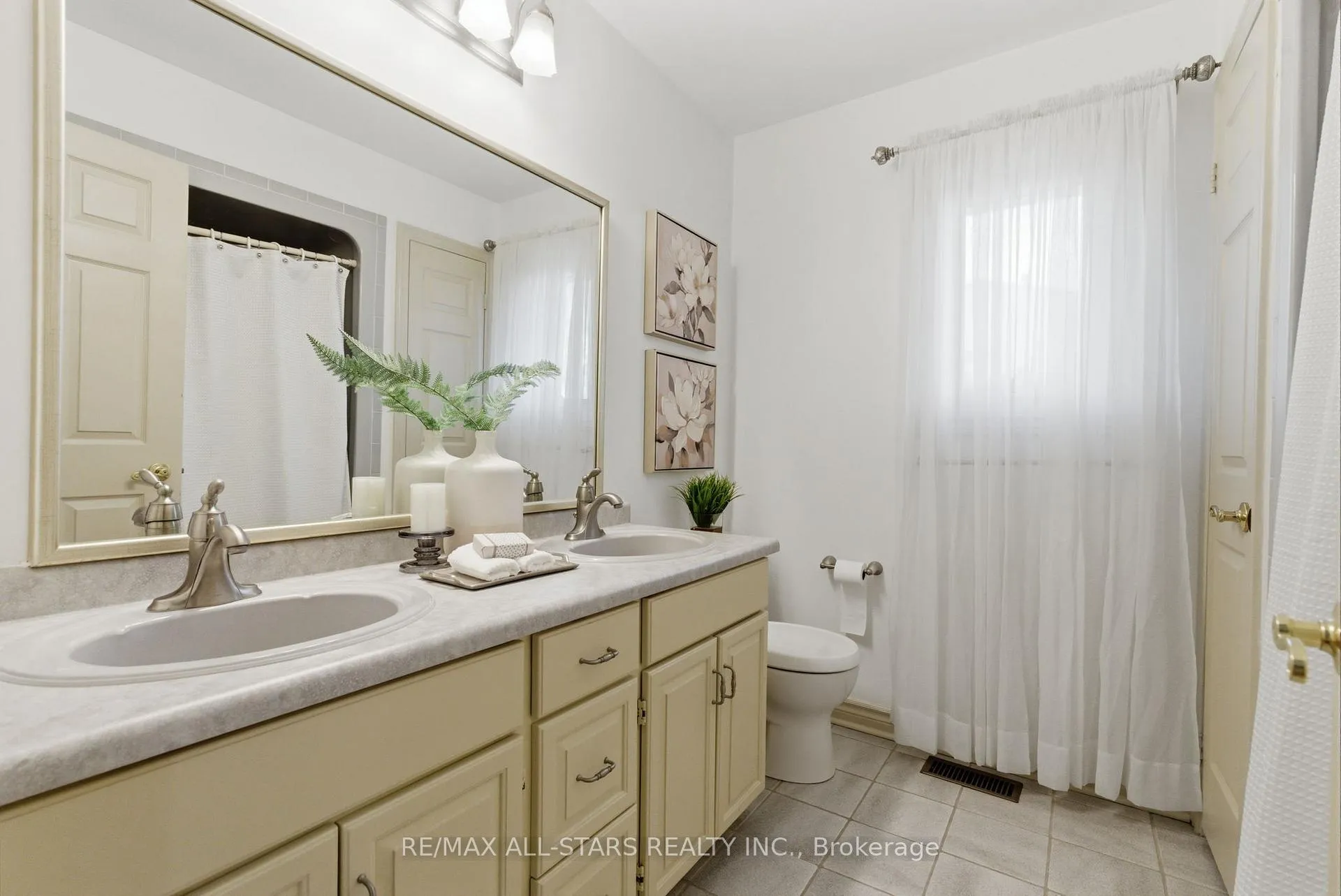 Photo 35 of 28 Testa Road, Uxbridge — HOMEH