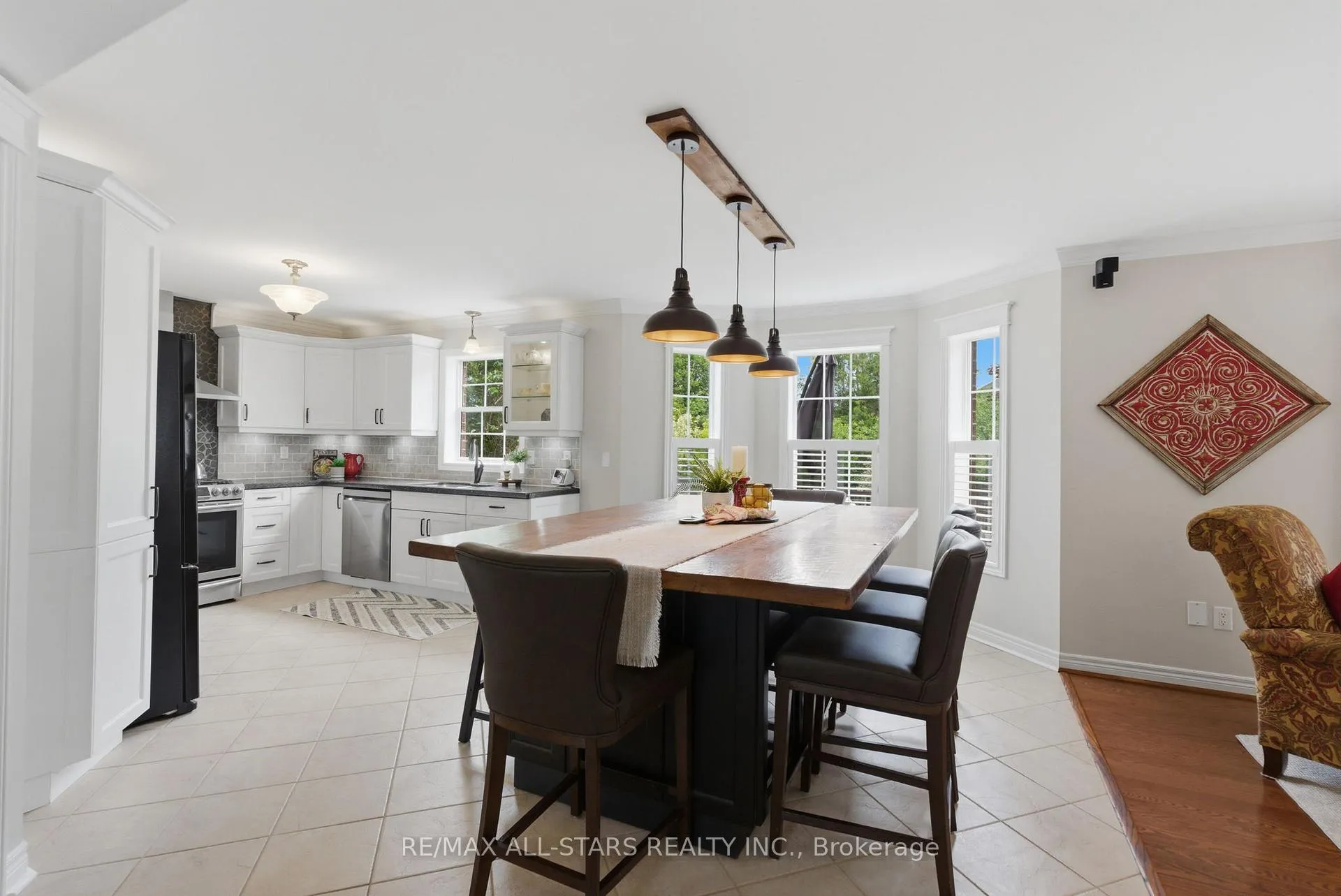 Photo 10 of 52 Alsop Place, Uxbridge — HOMEH