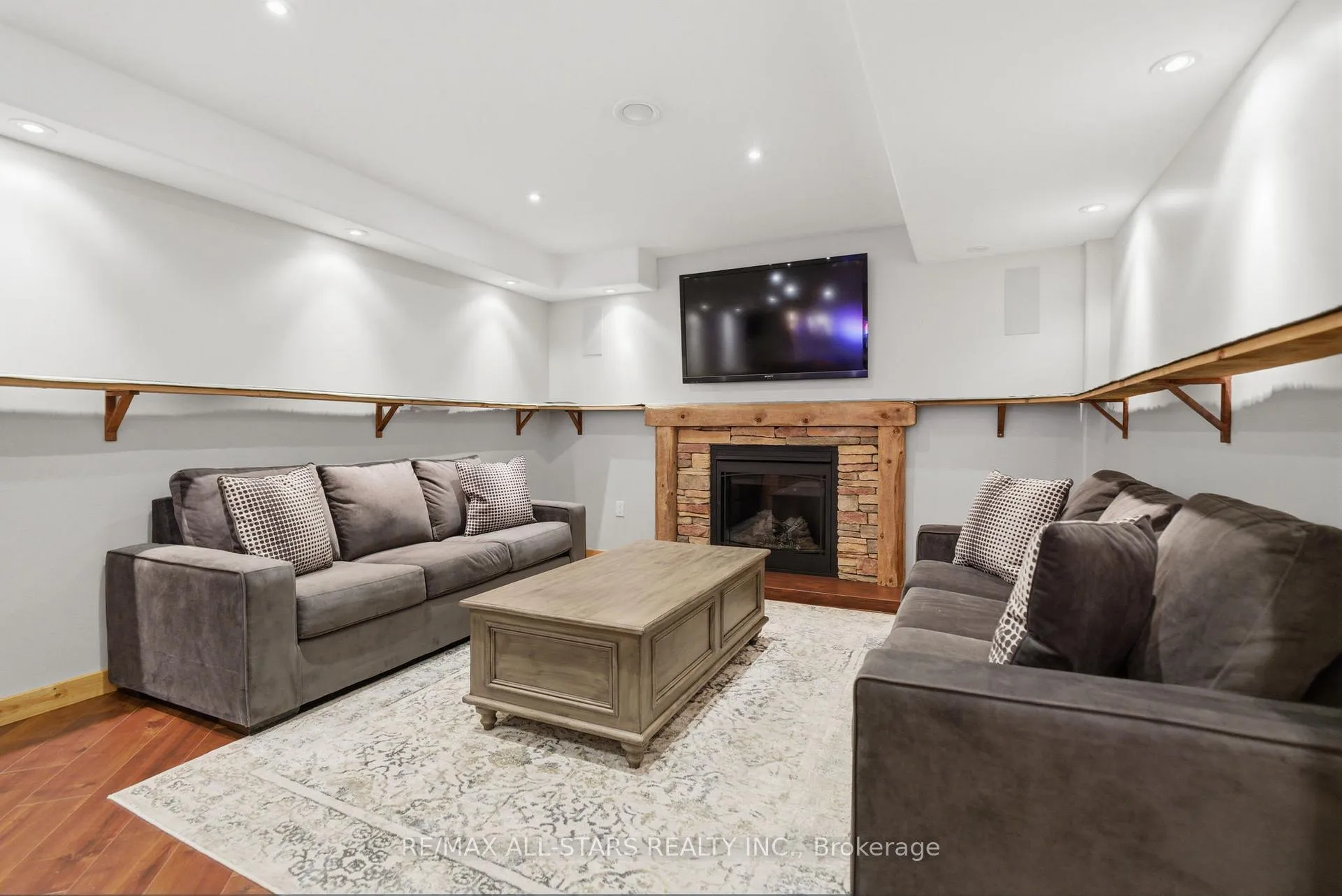 Photo 42 of 52 Alsop Place, Uxbridge — HOMEH