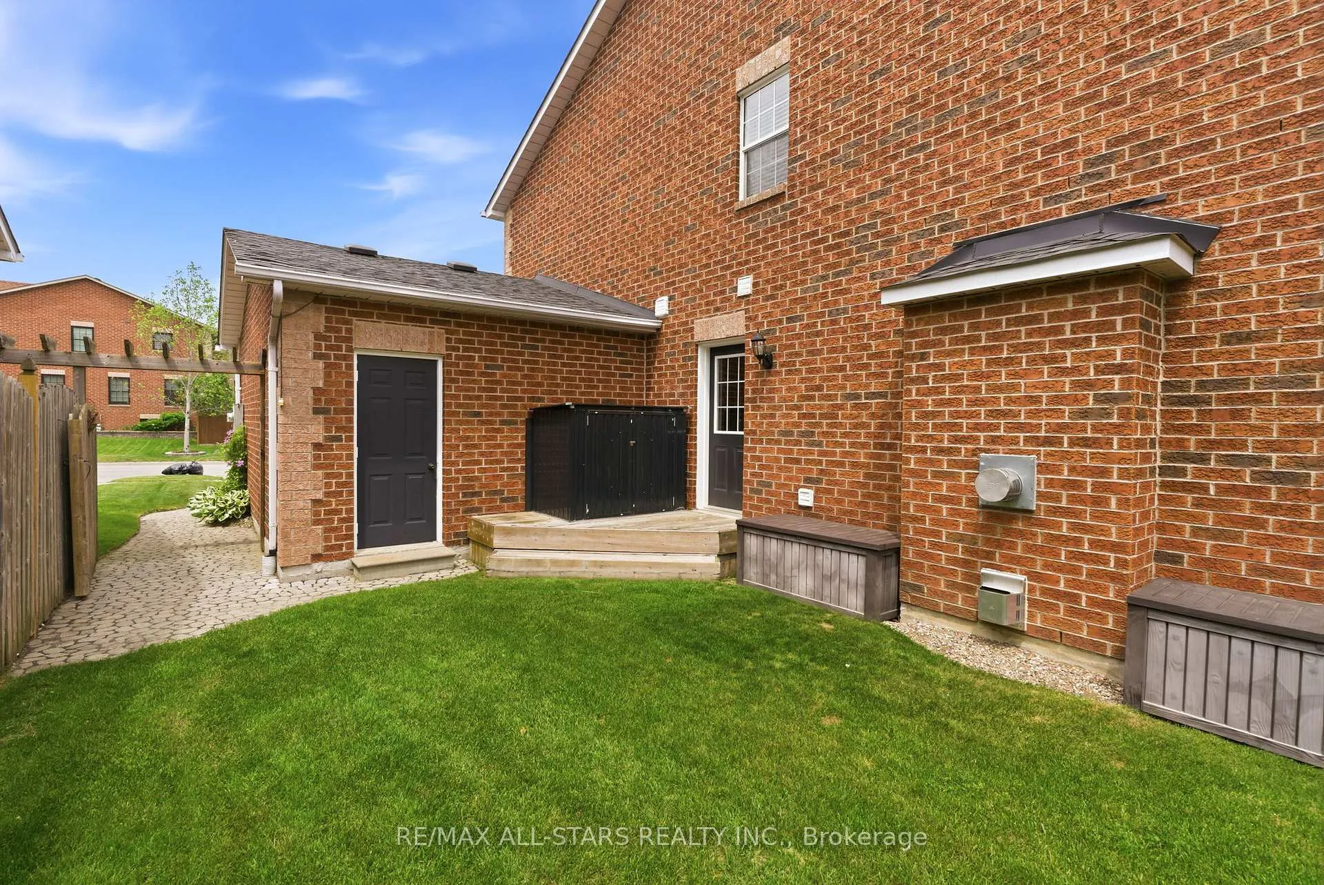 Photo 43 of 52 Alsop Place, Uxbridge — HOMEH