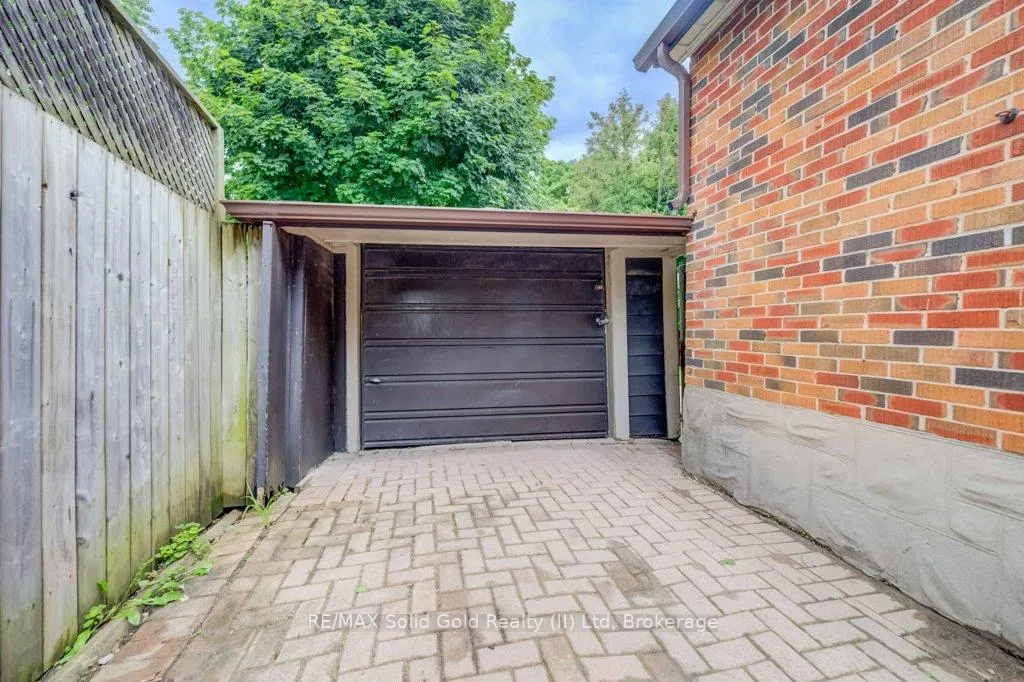 Photo 32 of 38 Sydney Street N, Kitchener — HOMEH