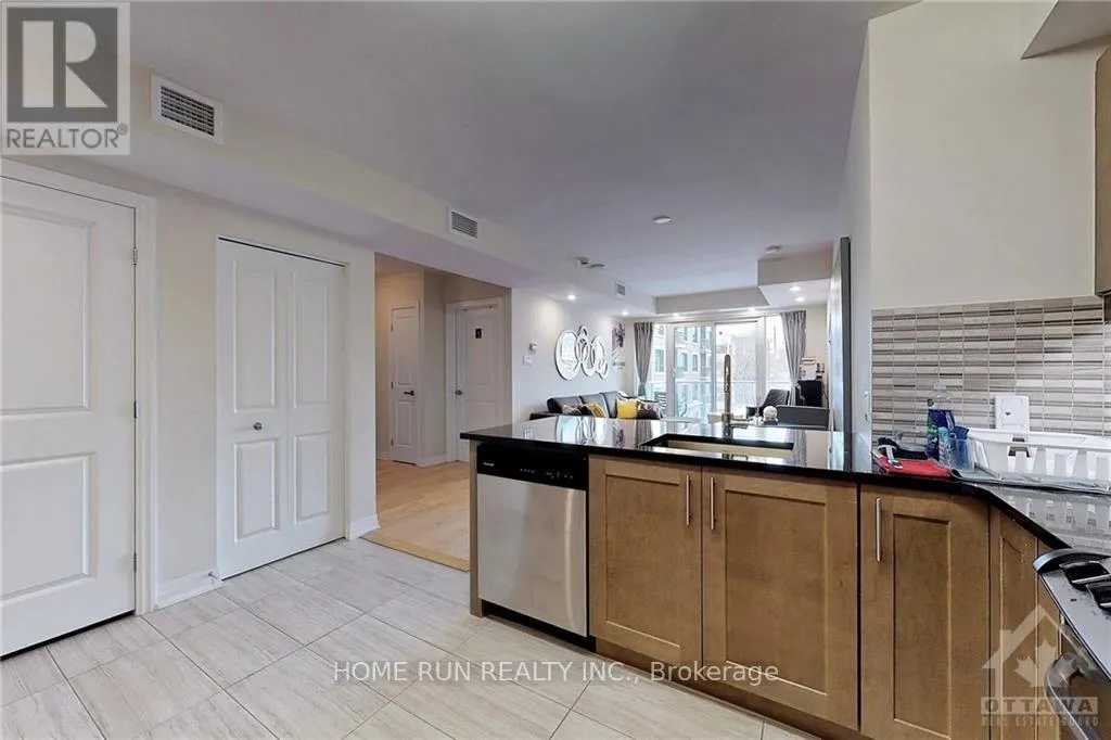 Photo 3 of Unit 402, 195 Besserer Street, Ottawa, Sandy Hill — HOMEH