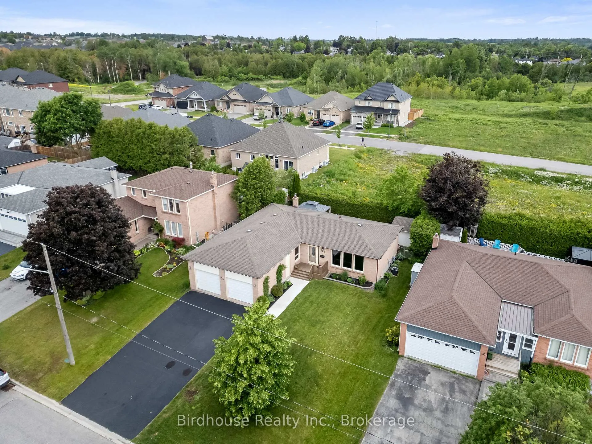 Photo 3 of 46 Corneil Street, Kawartha Lakes, Lindsay — HOMEH