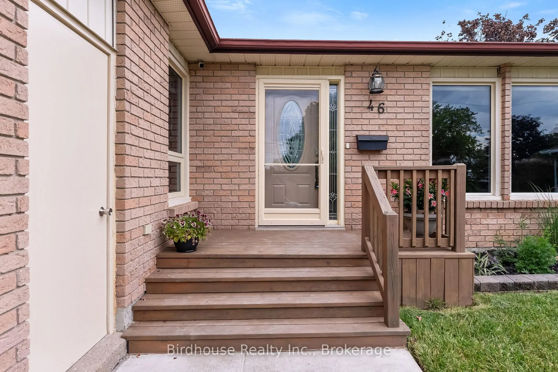 Photo 4 of 46 Corneil Street, Kawartha Lakes, Lindsay — HOMEH