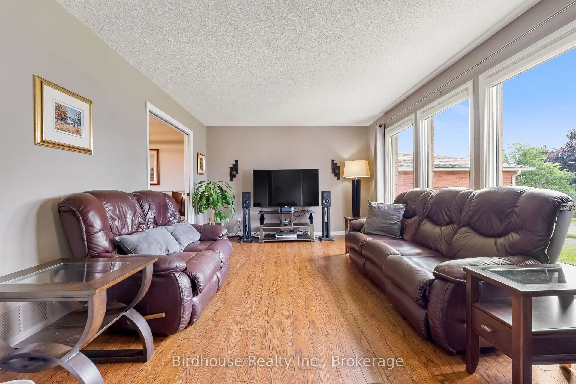 Photo 6 of 46 Corneil Street, Kawartha Lakes, Lindsay — HOMEH