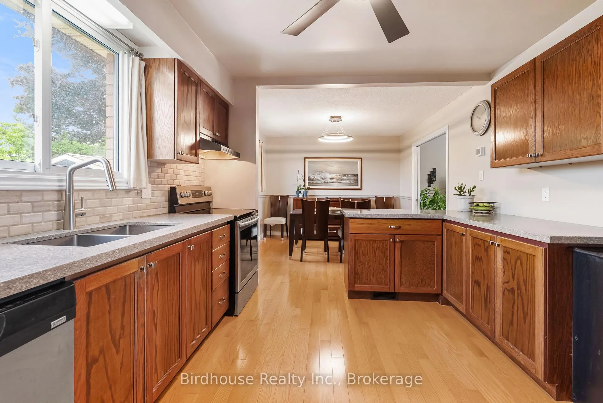 Photo 10 of 46 Corneil Street, Kawartha Lakes, Lindsay — HOMEH