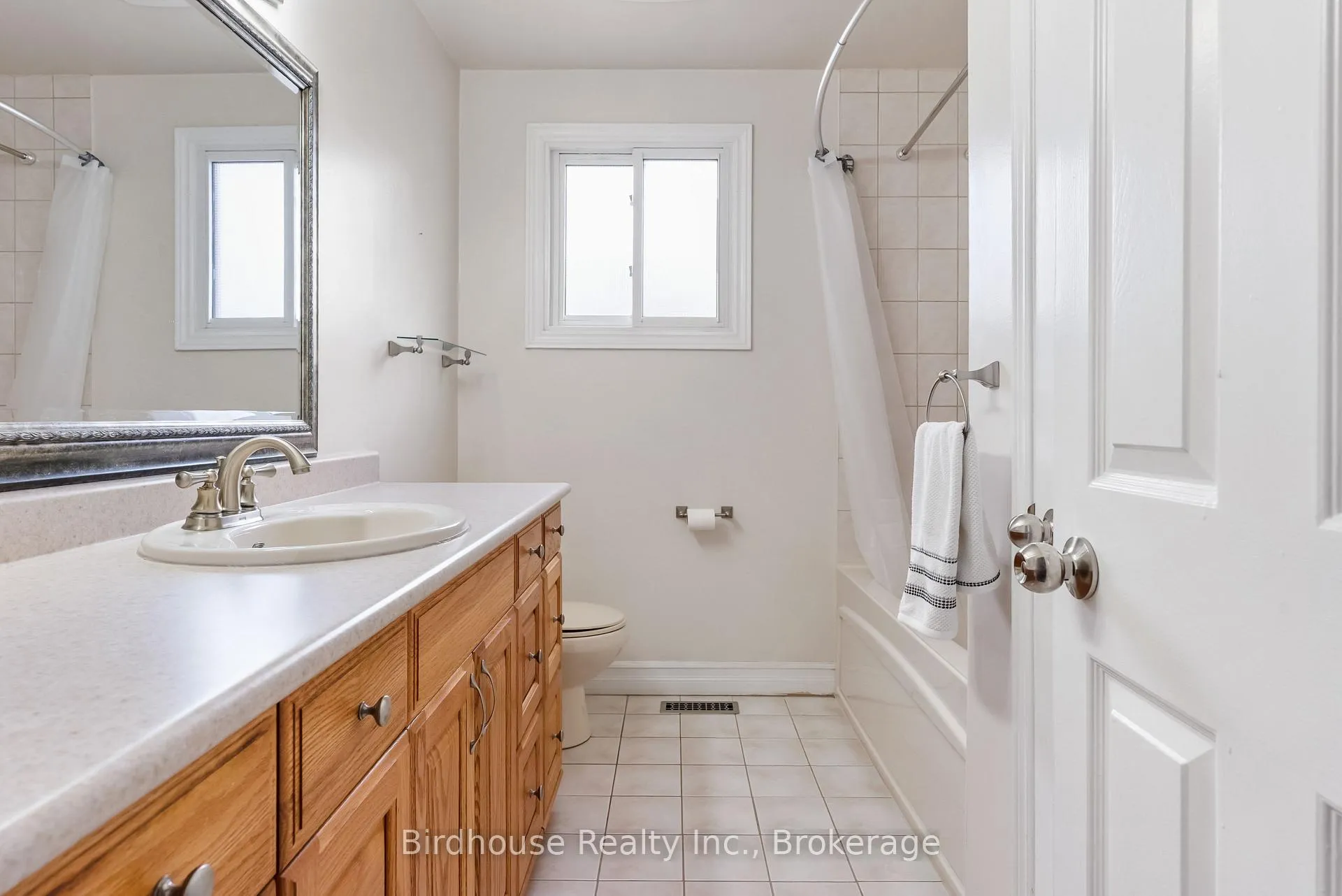 Photo 19 of 46 Corneil Street, Kawartha Lakes, Lindsay — HOMEH