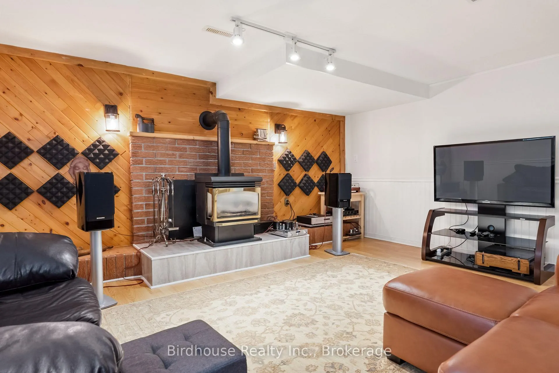 Photo 21 of 46 Corneil Street, Kawartha Lakes, Lindsay — HOMEH