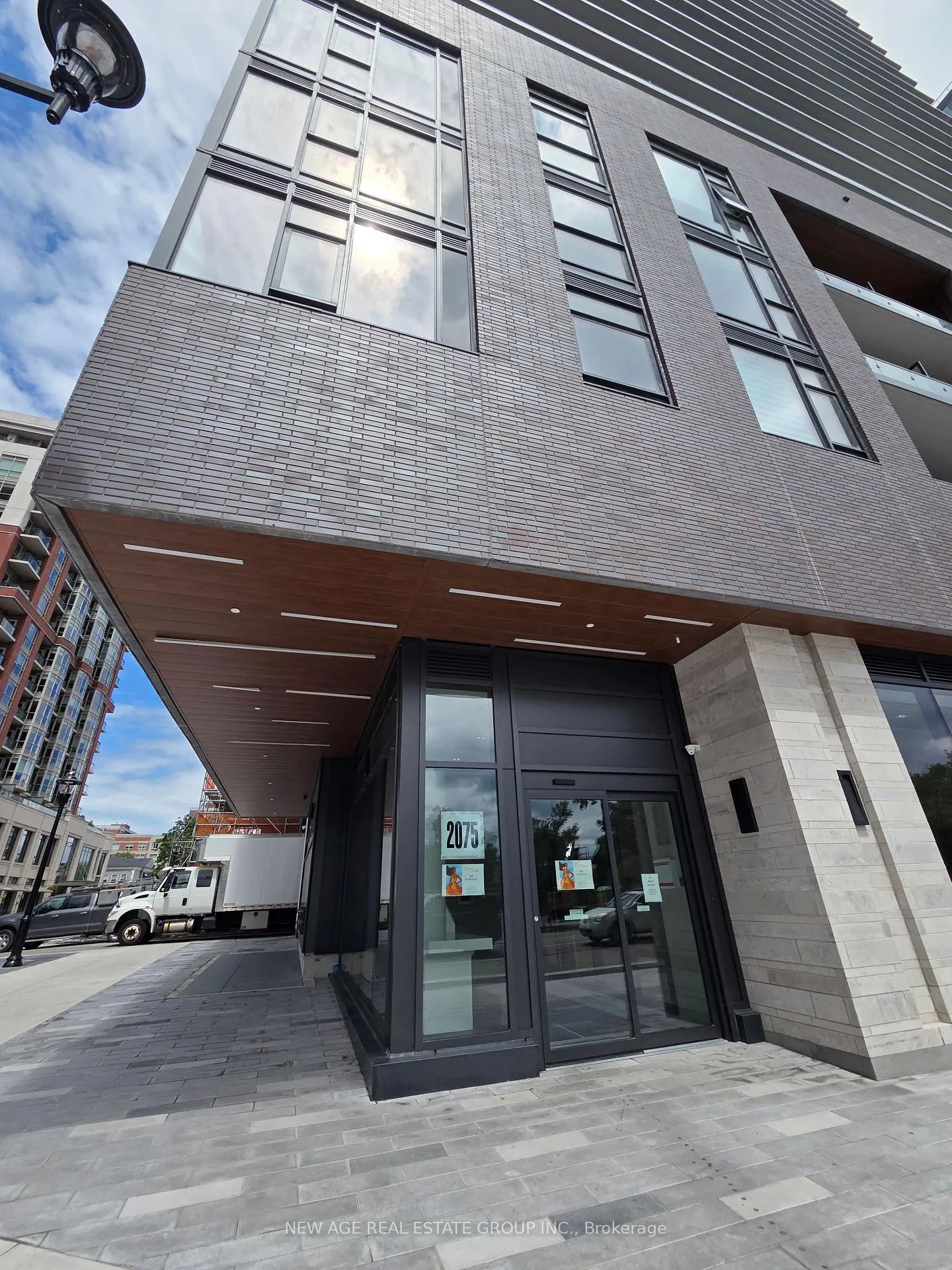 Photo 2 of Unit 2309, 2075 Lakeshore Road, Burlington, Brant — HOMEH