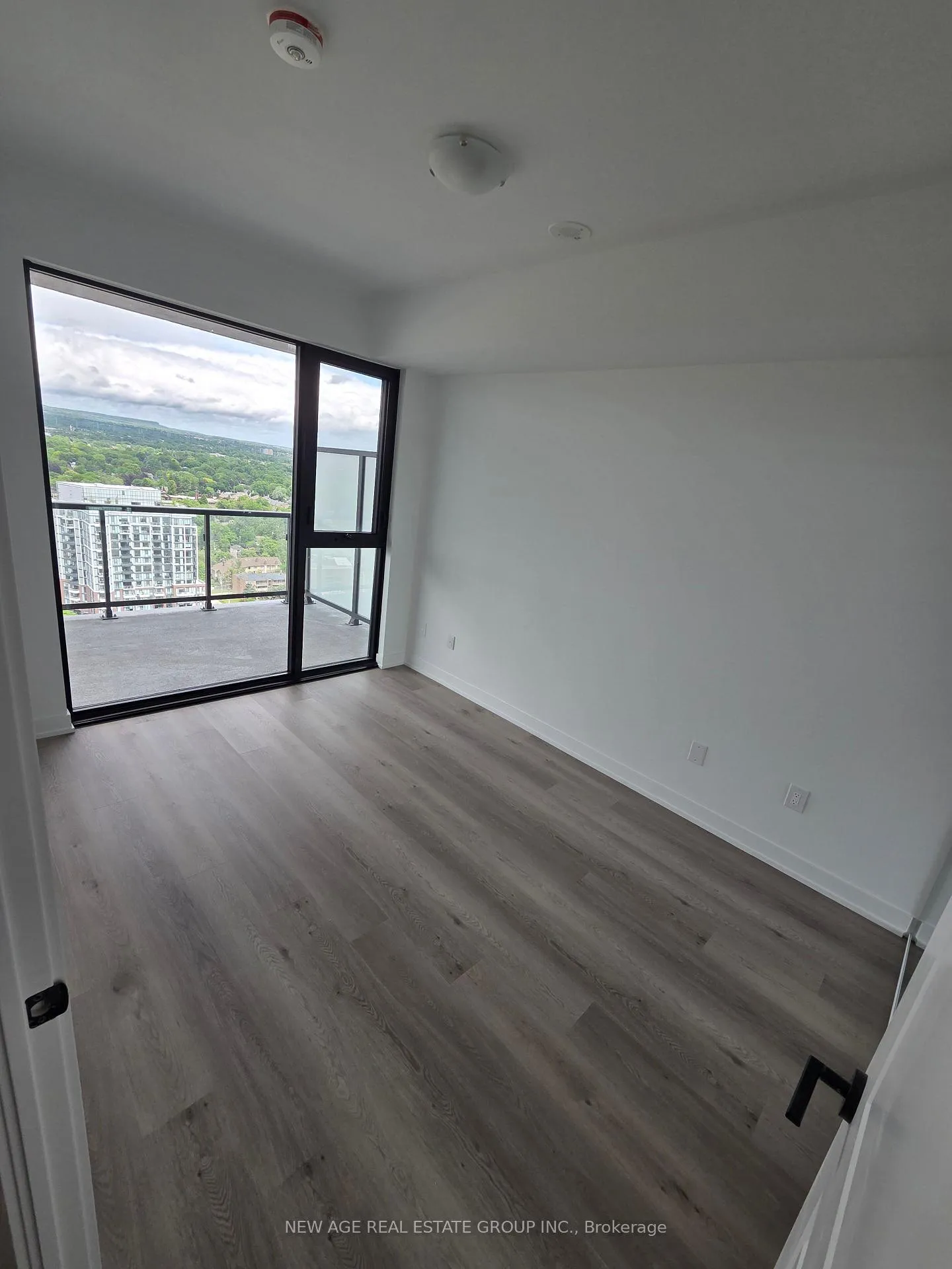 Photo 15 of Unit 2309, 2075 Lakeshore Road, Burlington, Brant — HOMEH