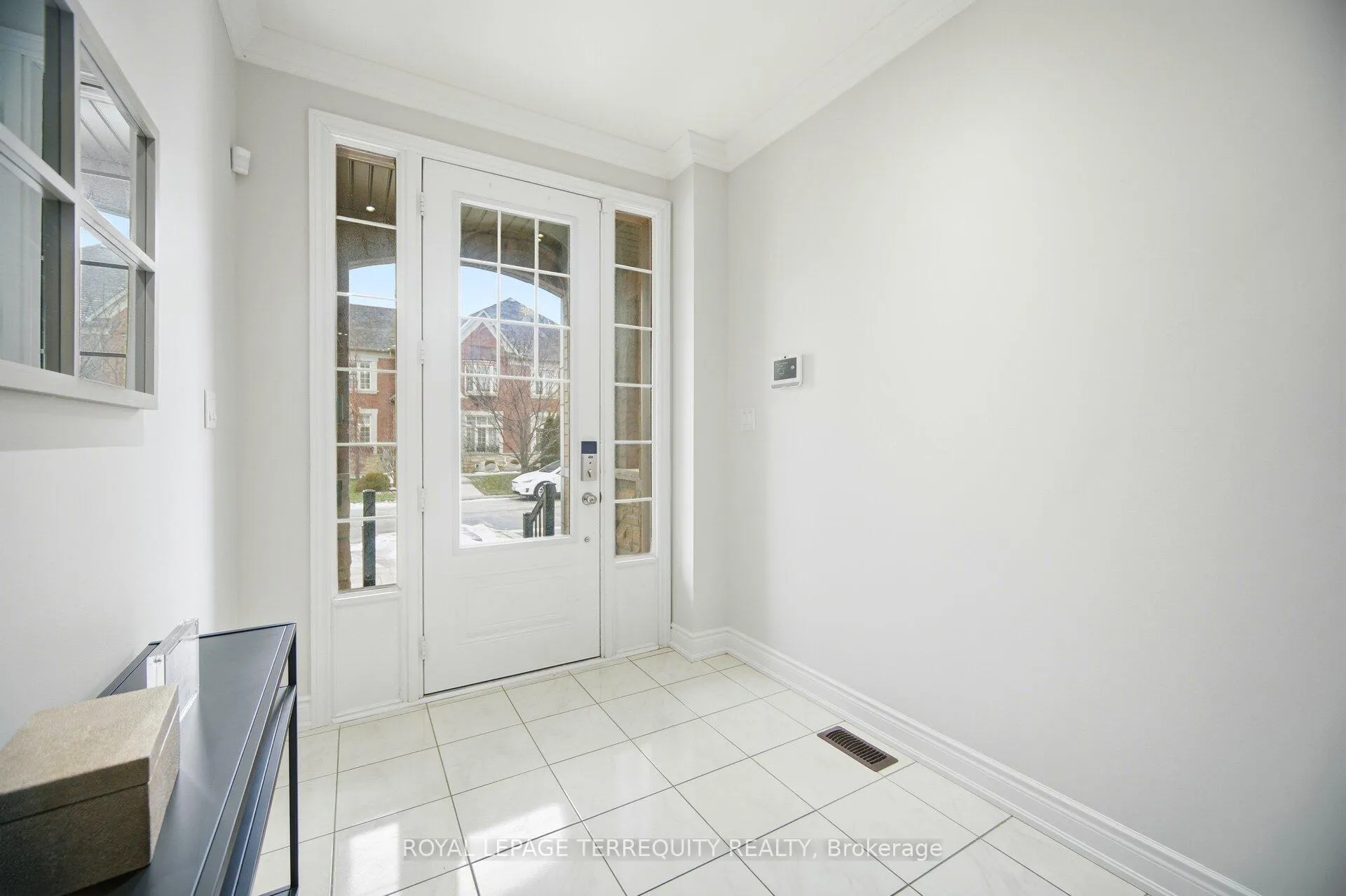 Photo 4 of 86 Hatton Garden Road, Vaughan, Vellore Village — HOMEH