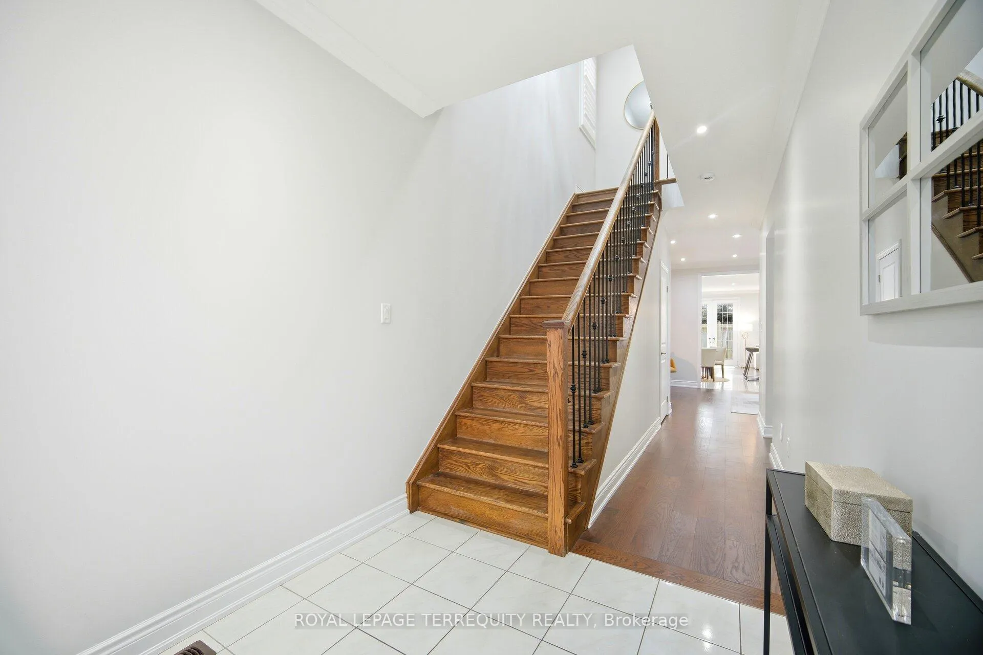 Photo 12 of 86 Hatton Garden Road, Vaughan, Vellore Village — HOMEH