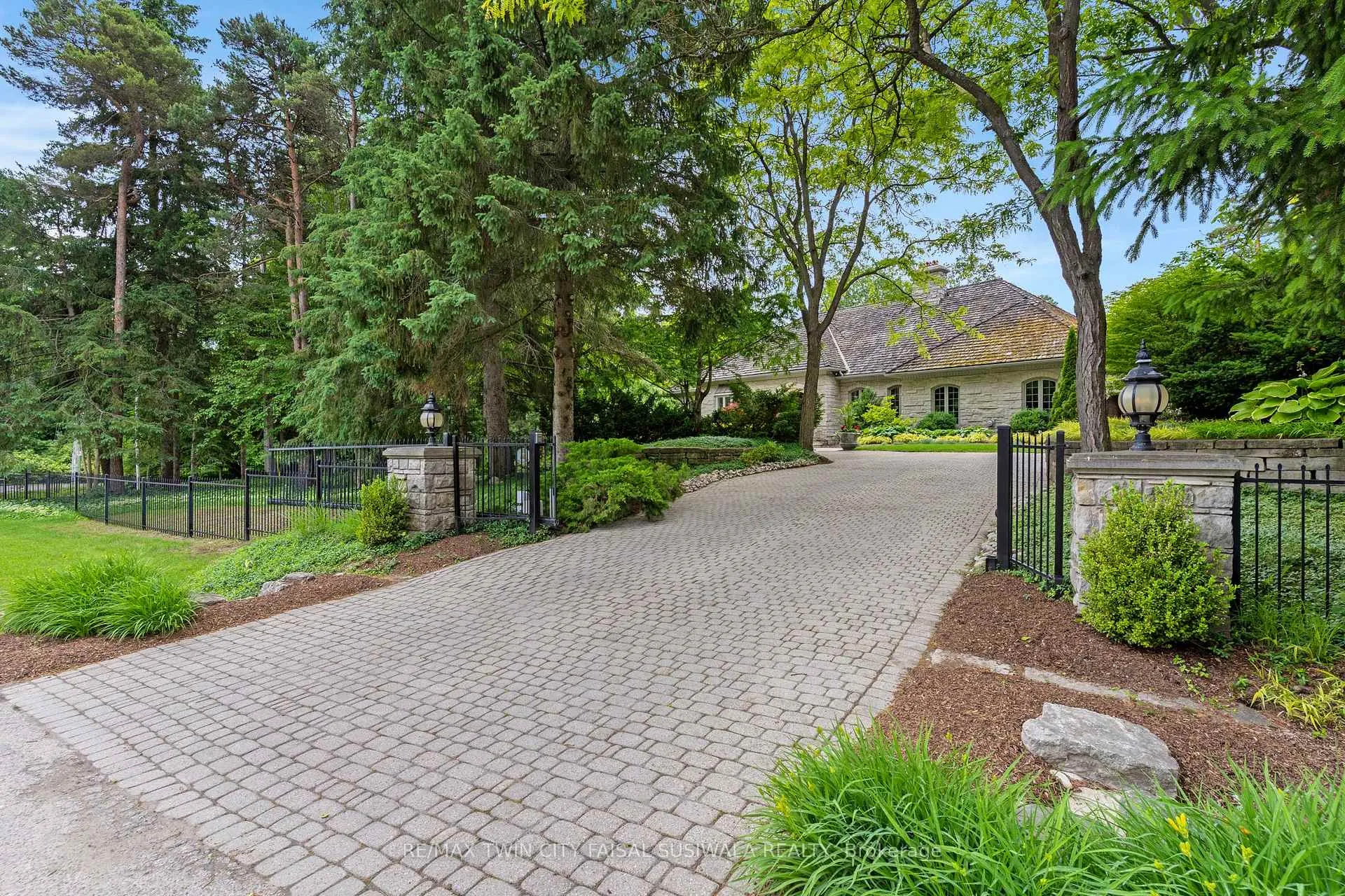 Photo 2 of 101 Deerpath Road, Cambridge, Sheldon-Conestoga — HOMEH