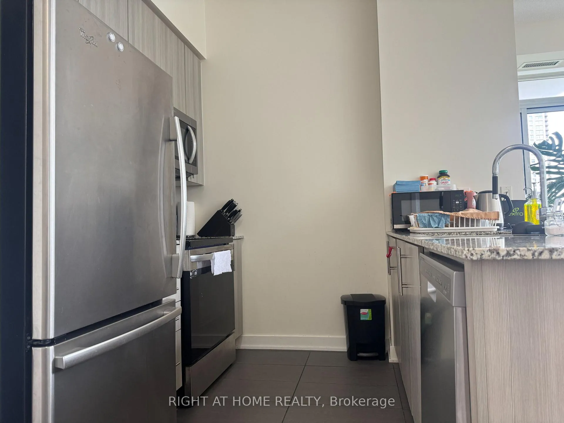 Photo 7 of Unit 708, 4099 Brickstone Mews, Mississauga, City Centre — HOMEH