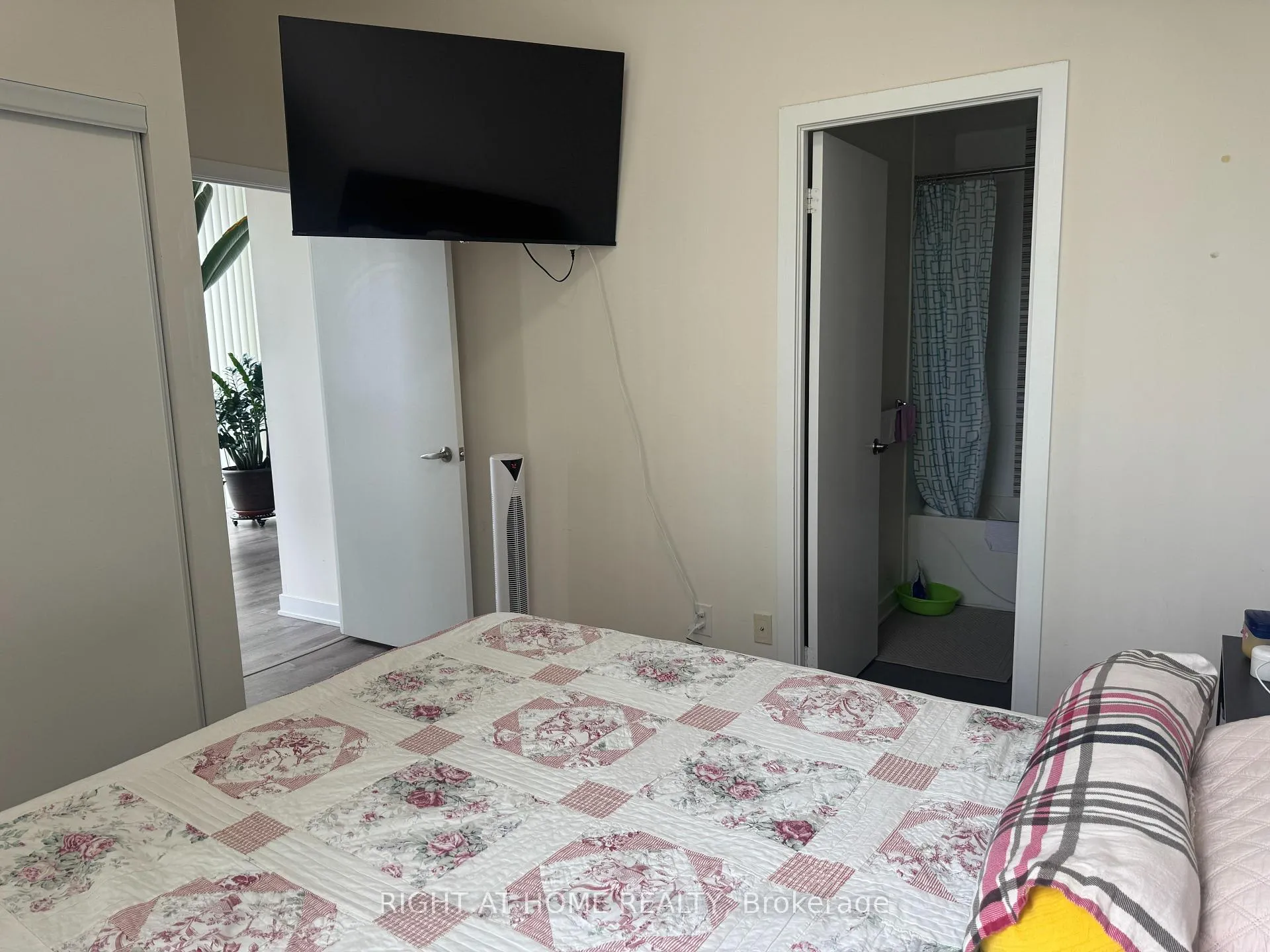 Photo 8 of Unit 708, 4099 Brickstone Mews, Mississauga, City Centre — HOMEH