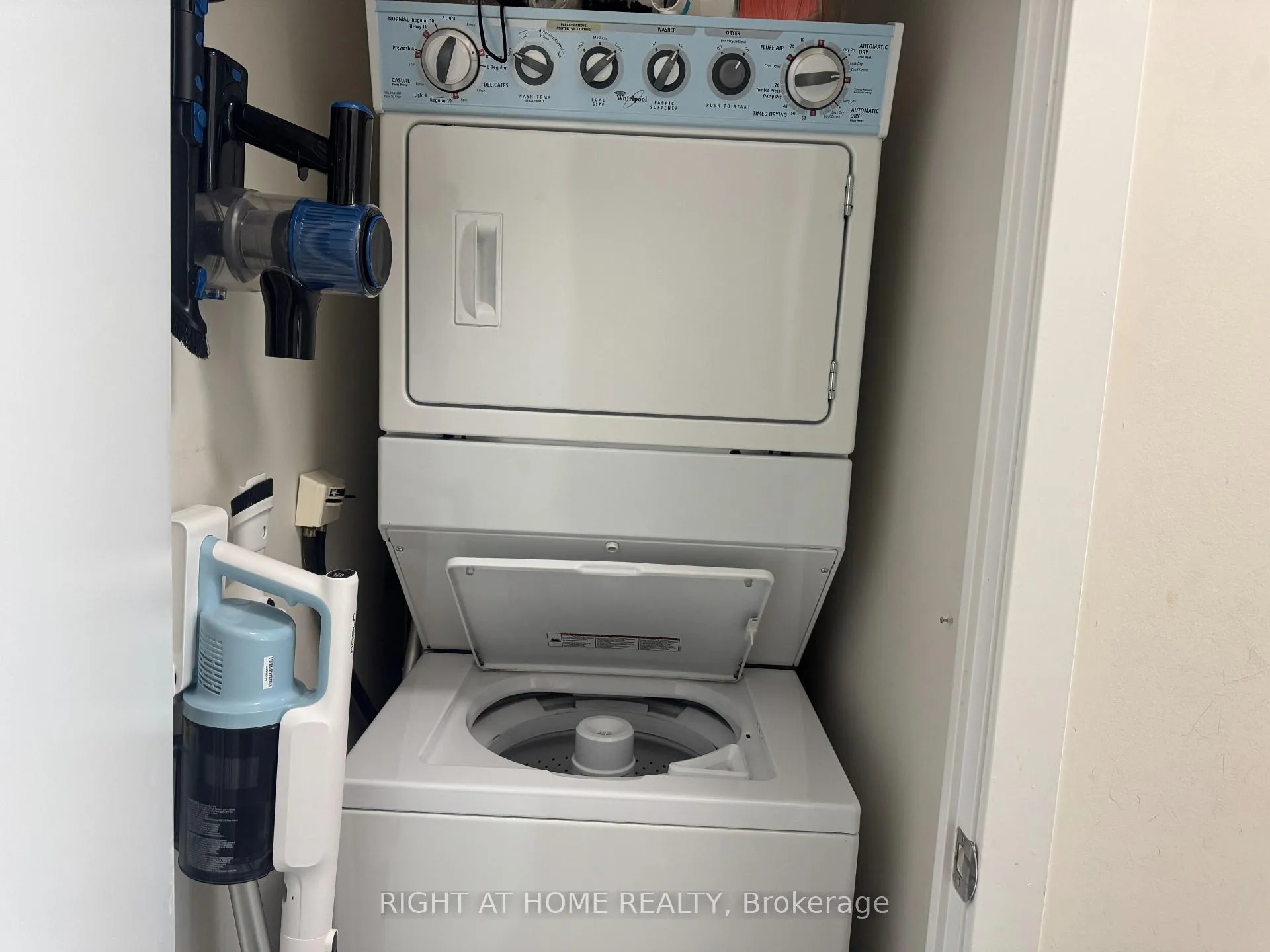 Photo 12 of Unit 708, 4099 Brickstone Mews, Mississauga, City Centre — HOMEH