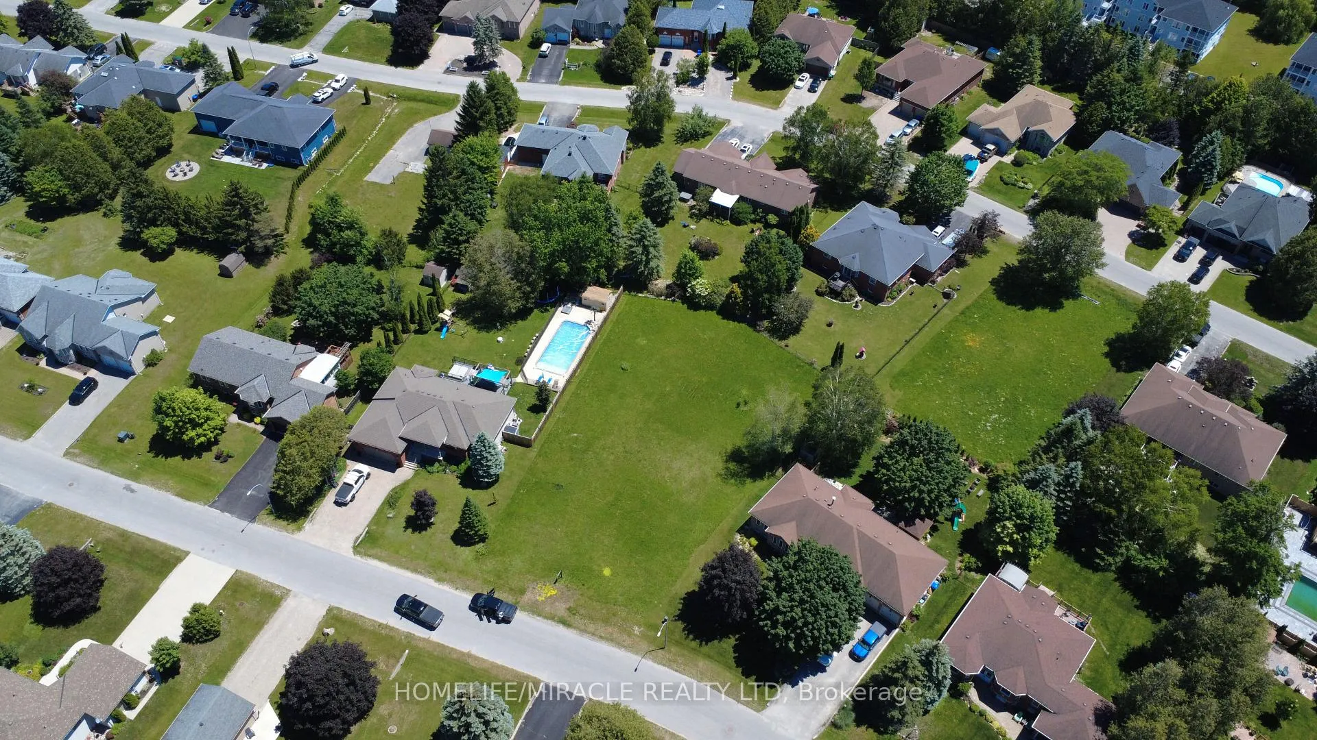 Photo 6 of 31 Fairway Crescent, Wasaga Beach — HOMEH