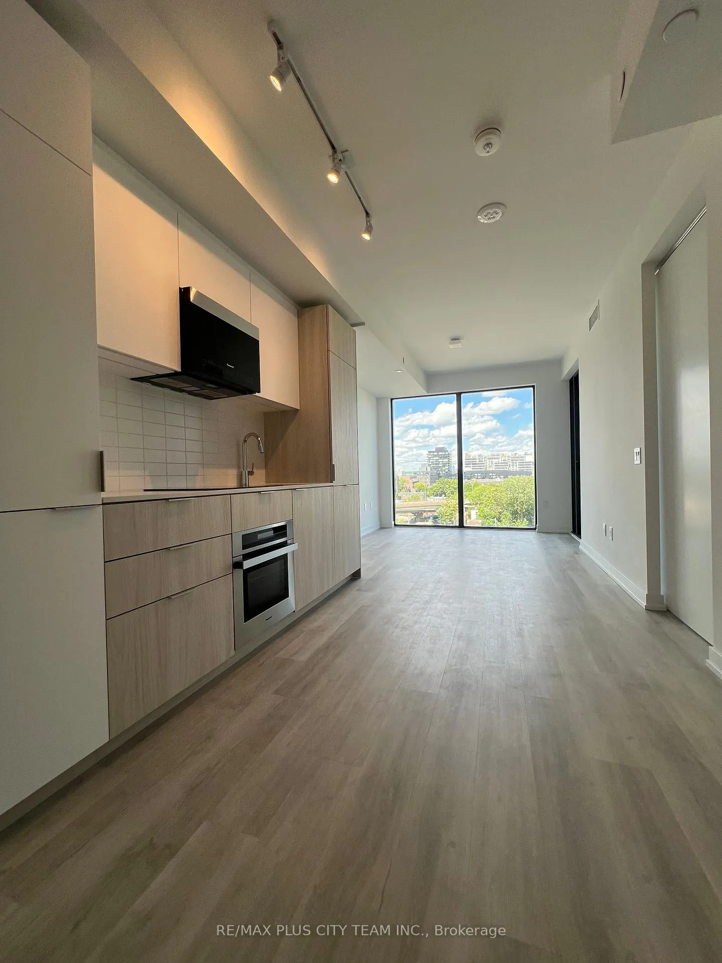 Photo 4 of Unit 707, 28 Eastern Avenue, Toronto, Moss Park — HOMEH