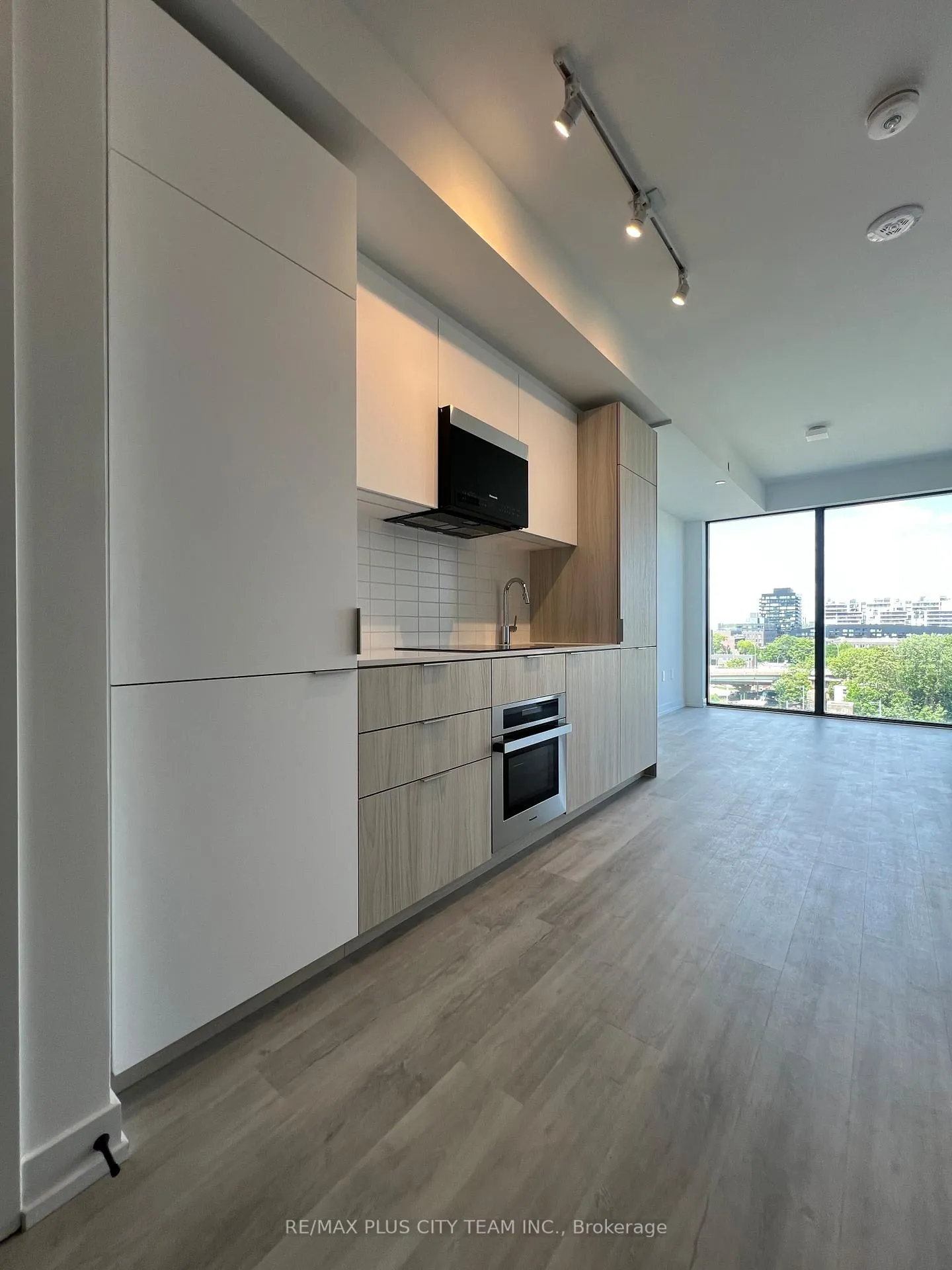 Photo 5 of Unit 707, 28 Eastern Avenue, Toronto, Moss Park — HOMEH