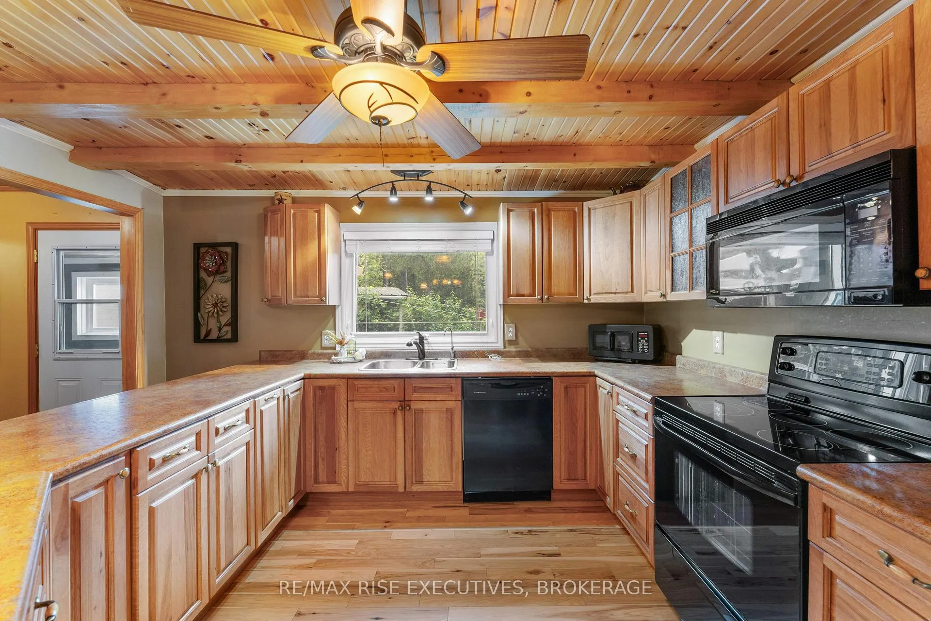 Photo 2 of 6862 Smith Lane, Frontenac, Frontenac South — HOMEH